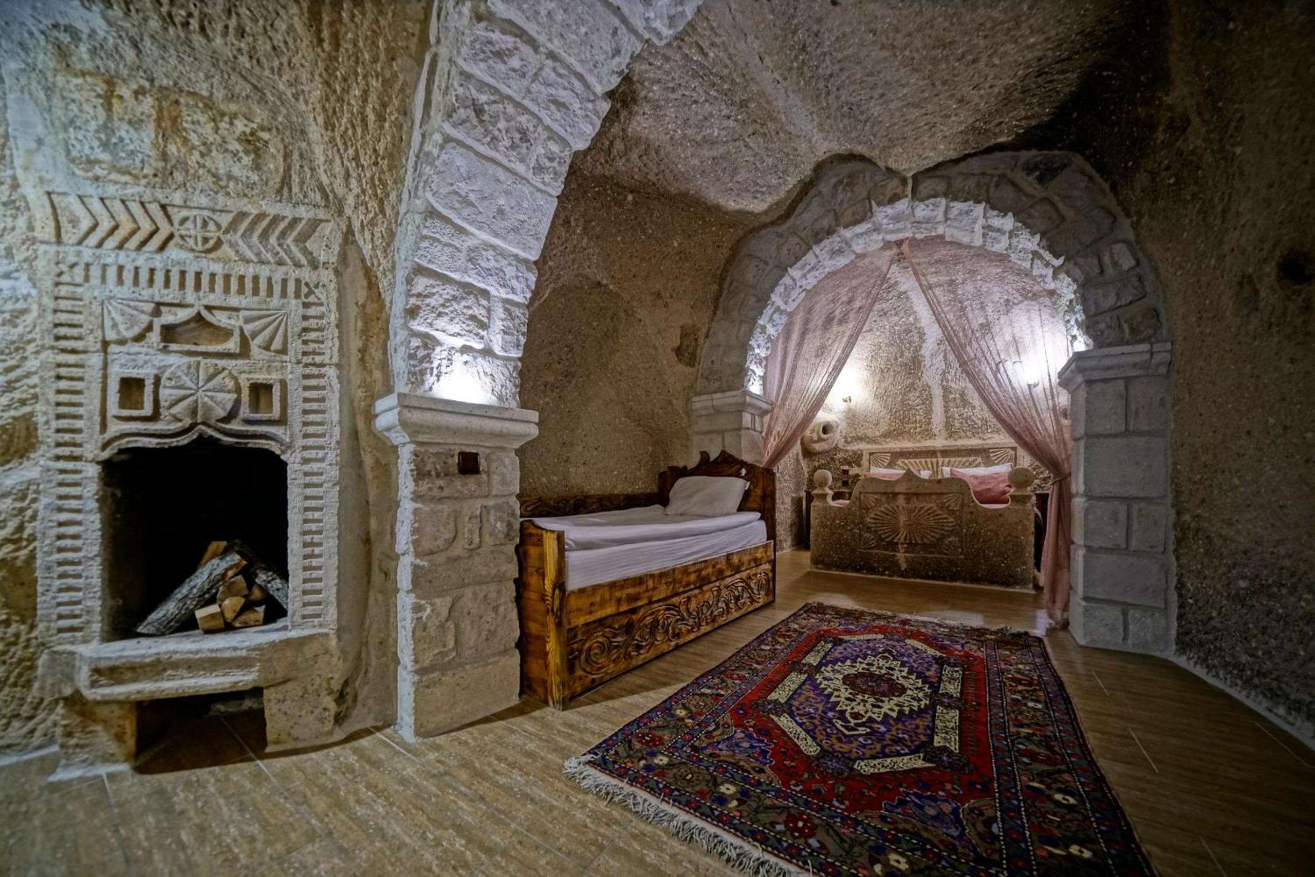 Holiday Cave Hotel - Image 7