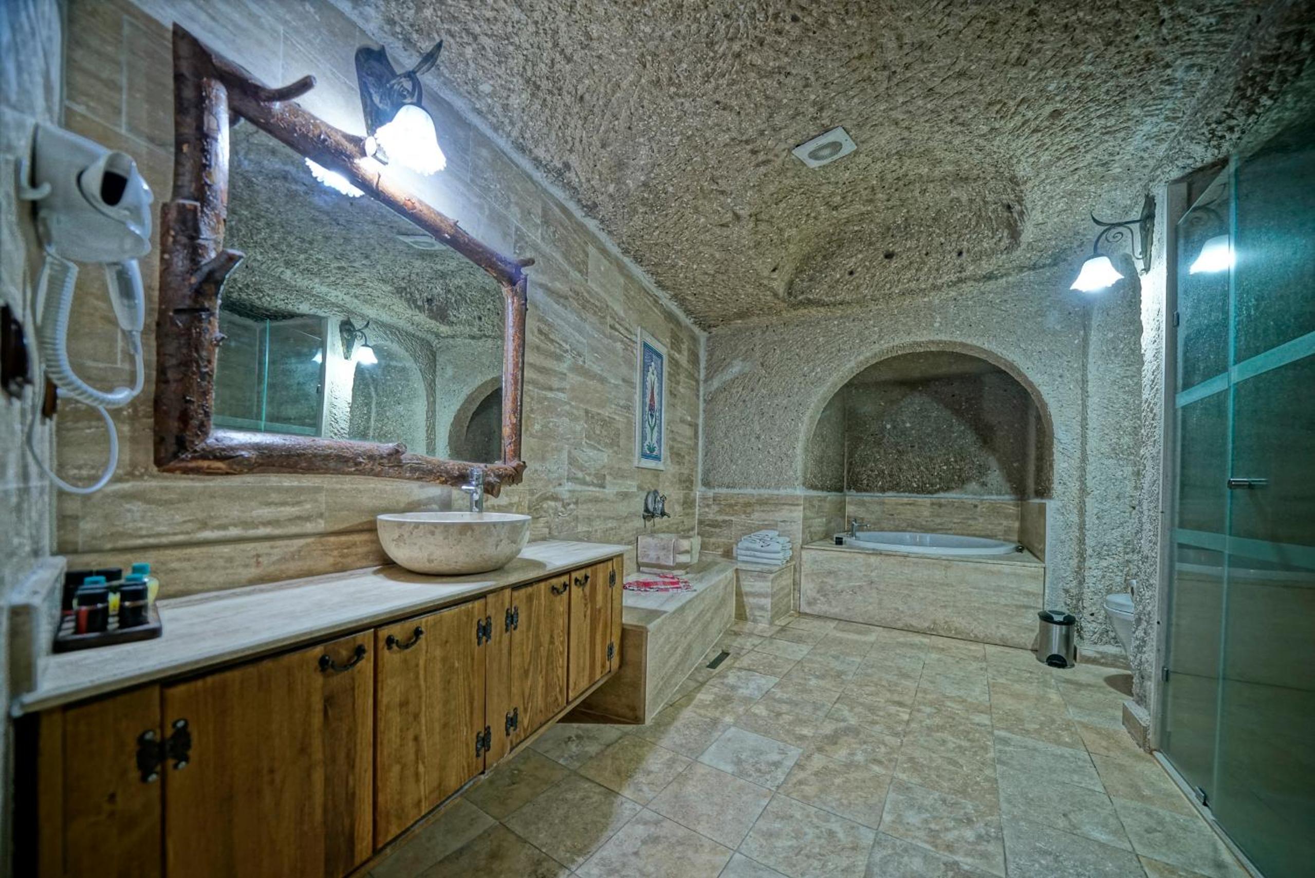 Holiday Cave Hotel - Image 46