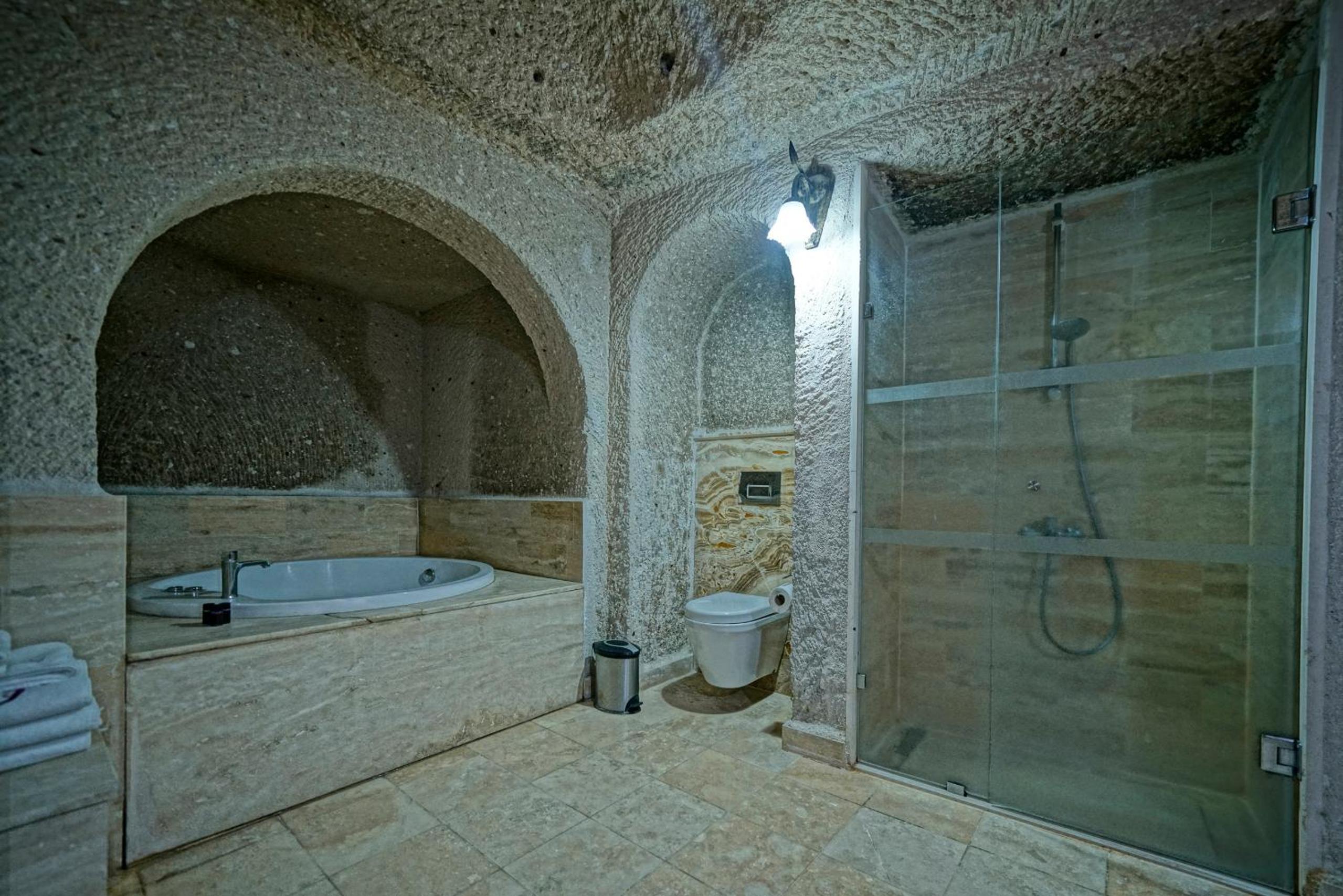 Holiday Cave Hotel - Image 45