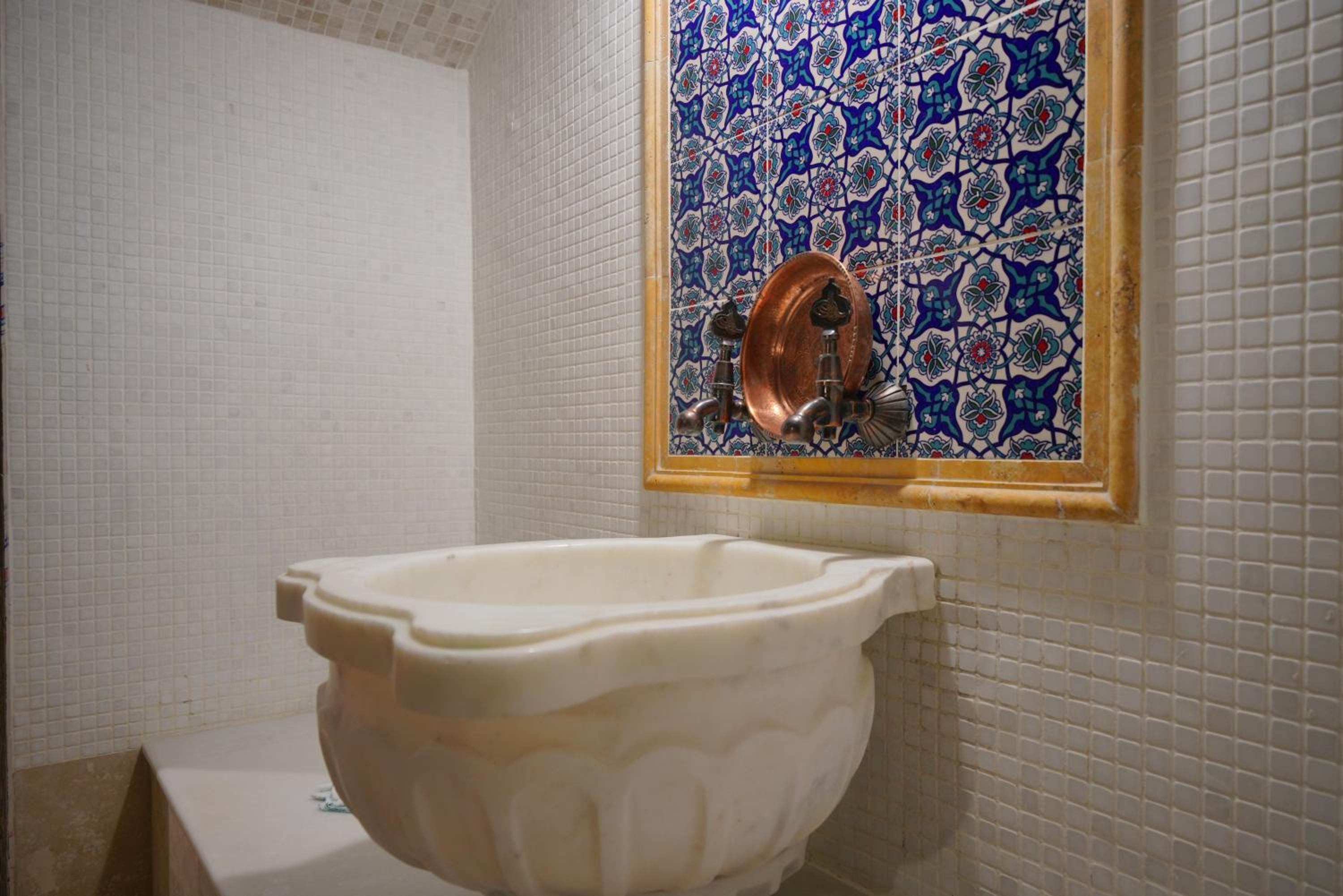 Holiday Cave Hotel - Image 48