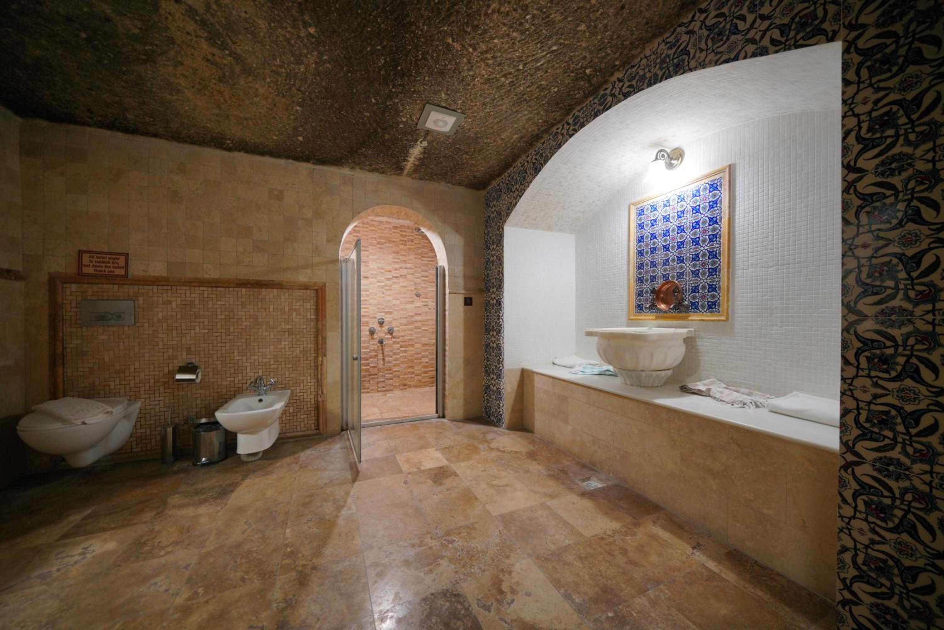 Holiday Cave Hotel - Image 49