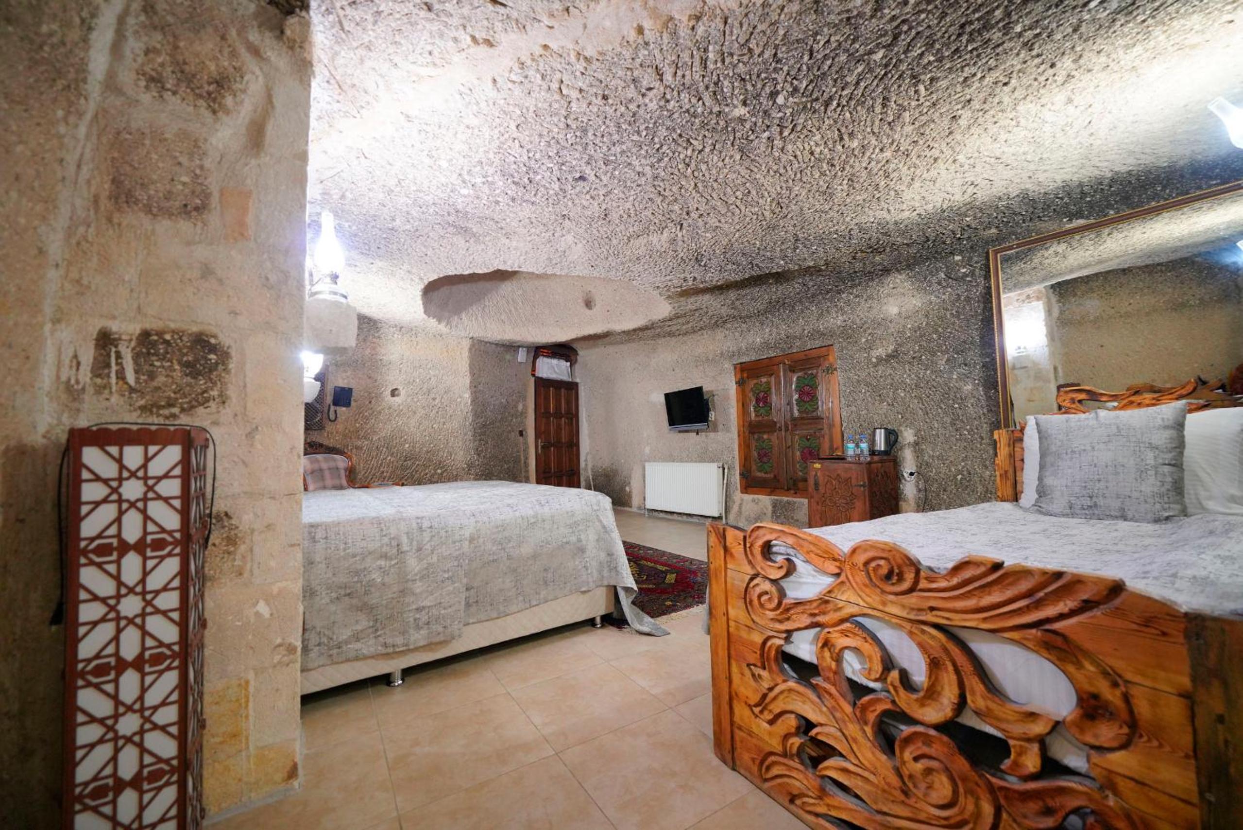 Holiday Cave Hotel - Image 174