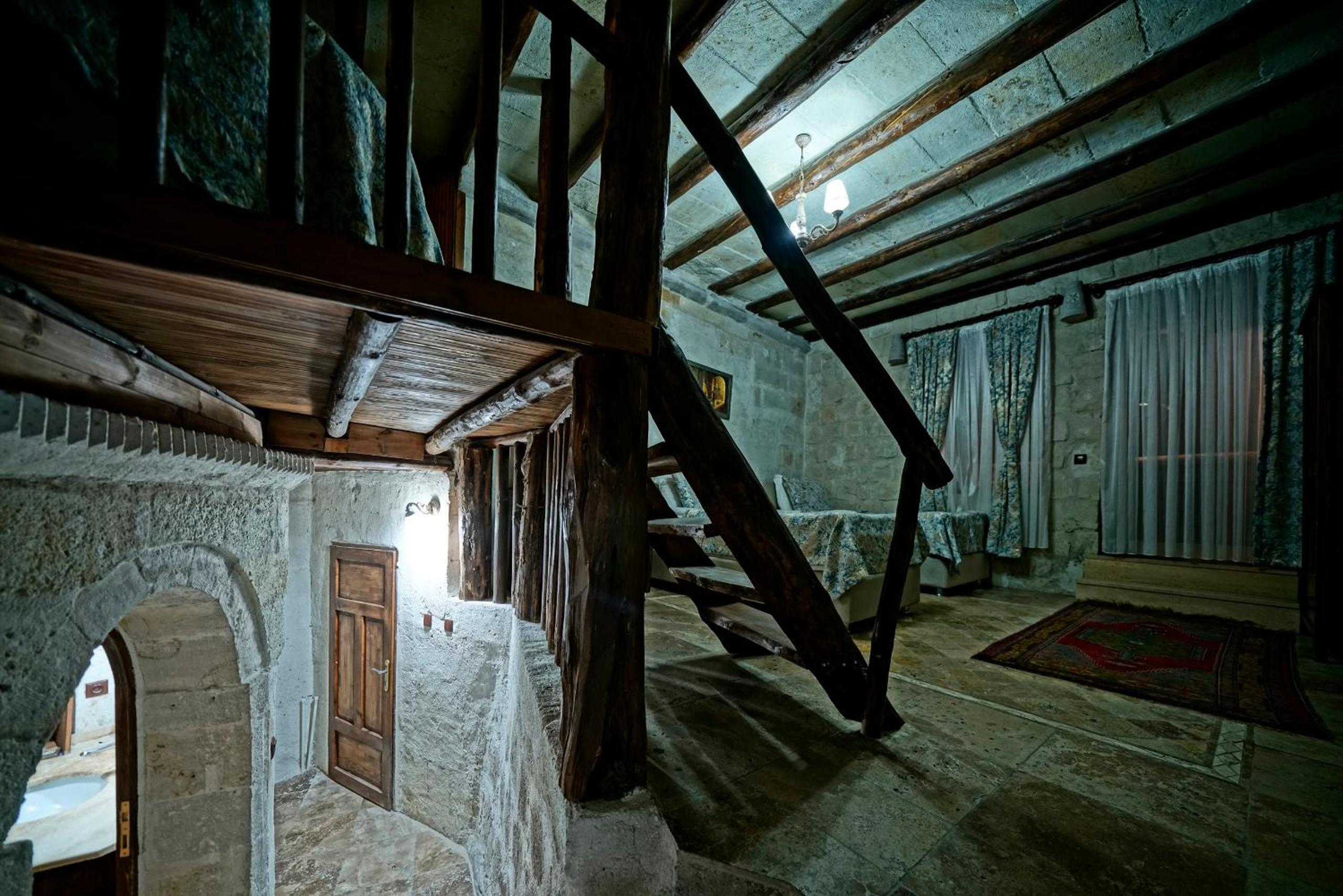 Holiday Cave Hotel - Image 177