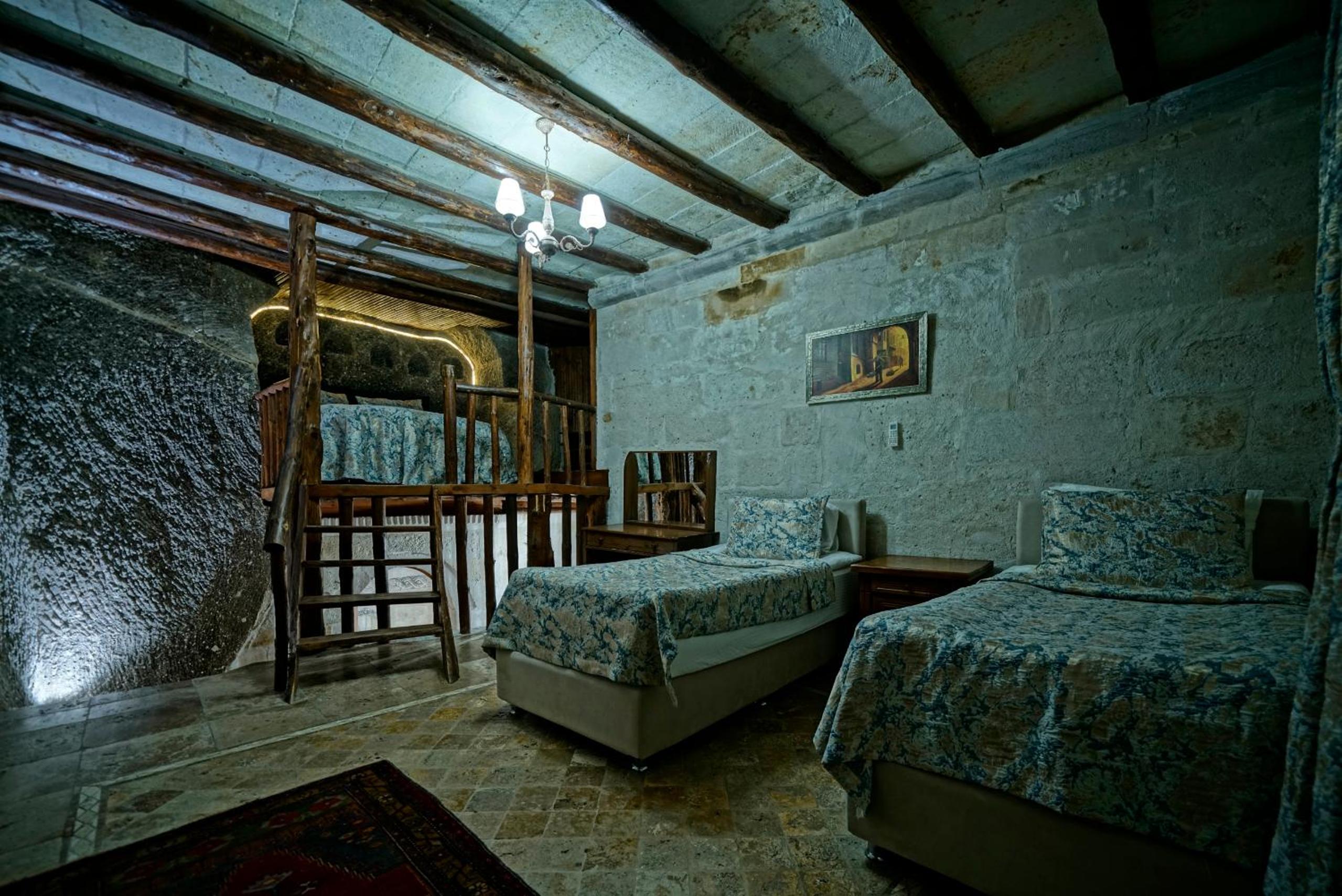 Holiday Cave Hotel - Image 178