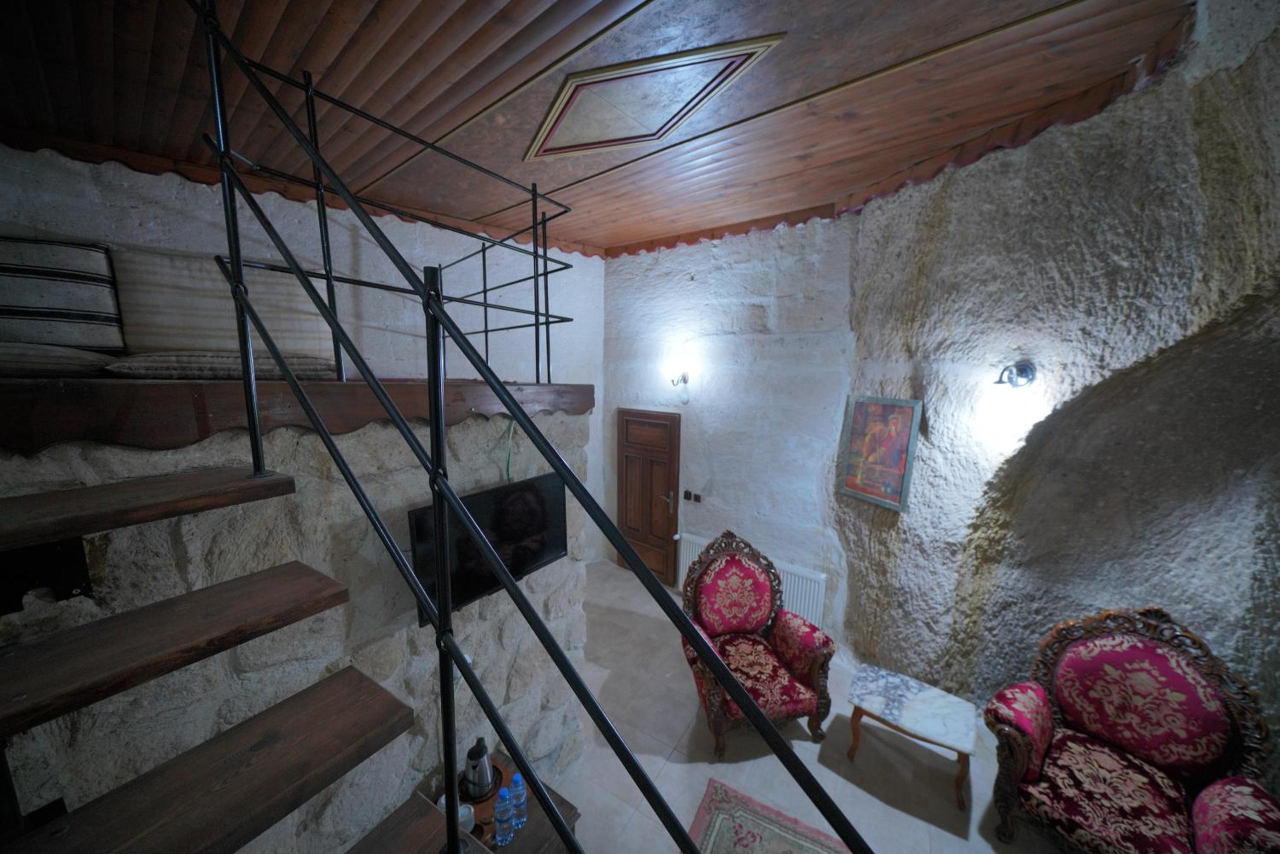 Holiday Cave Hotel - Image 247