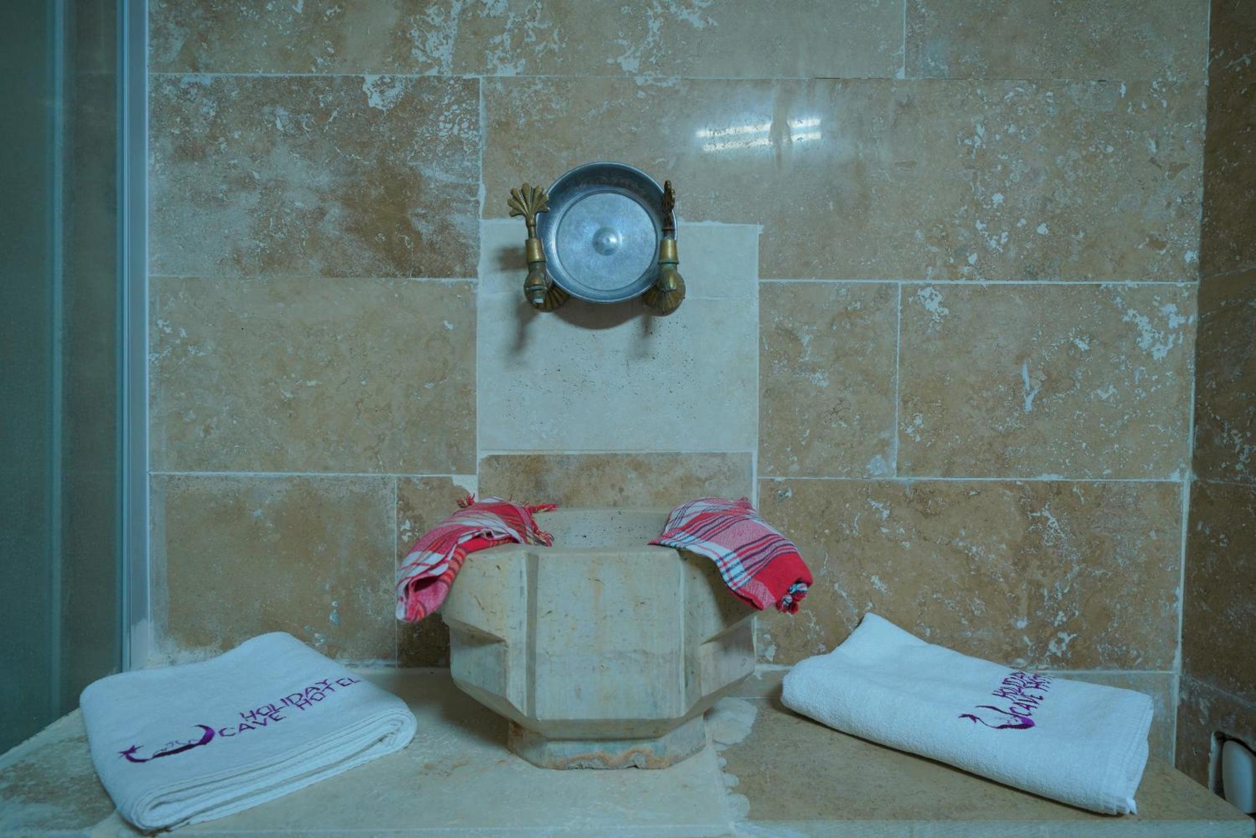 Holiday Cave Hotel - Image 56