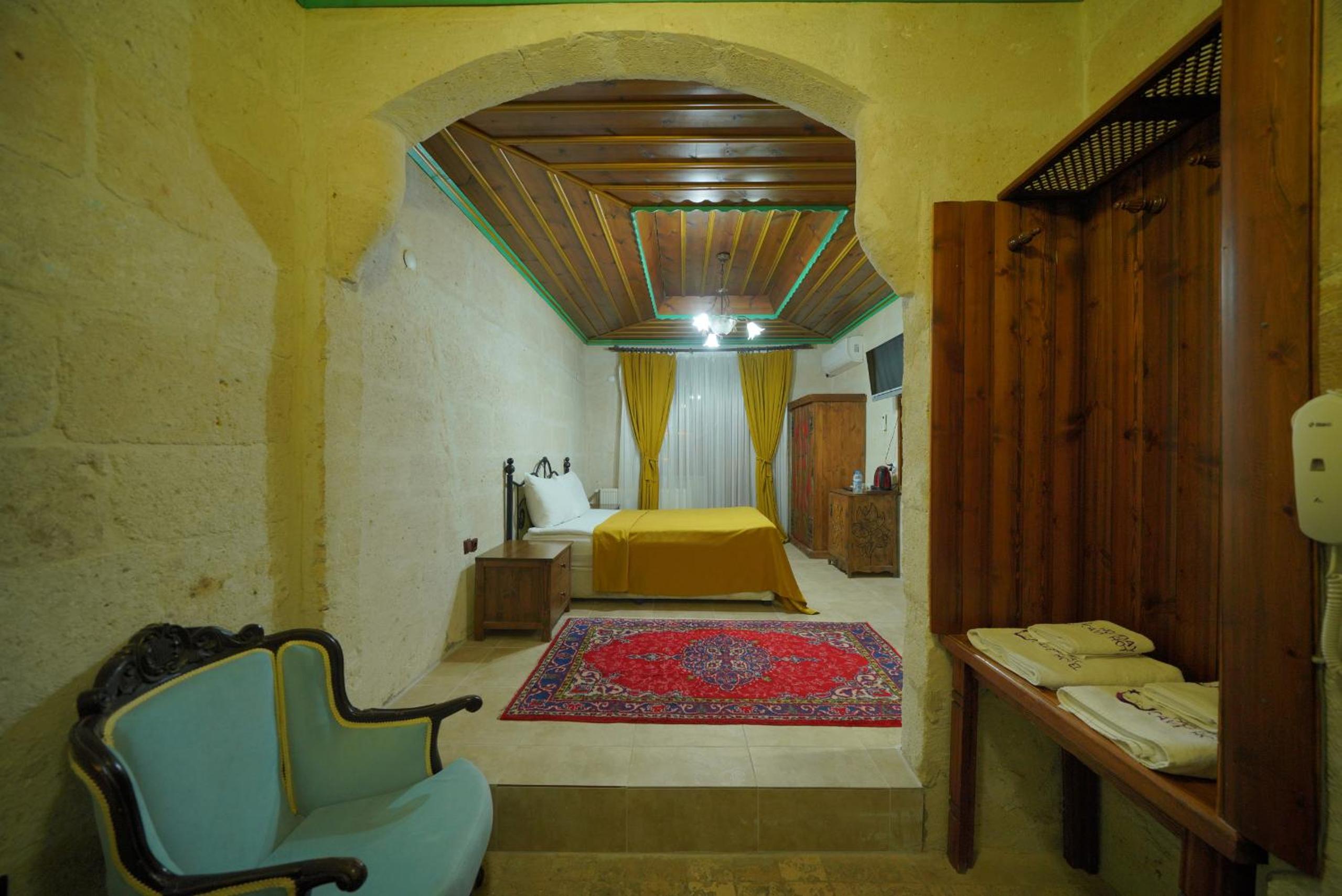 Holiday Cave Hotel - Image 69