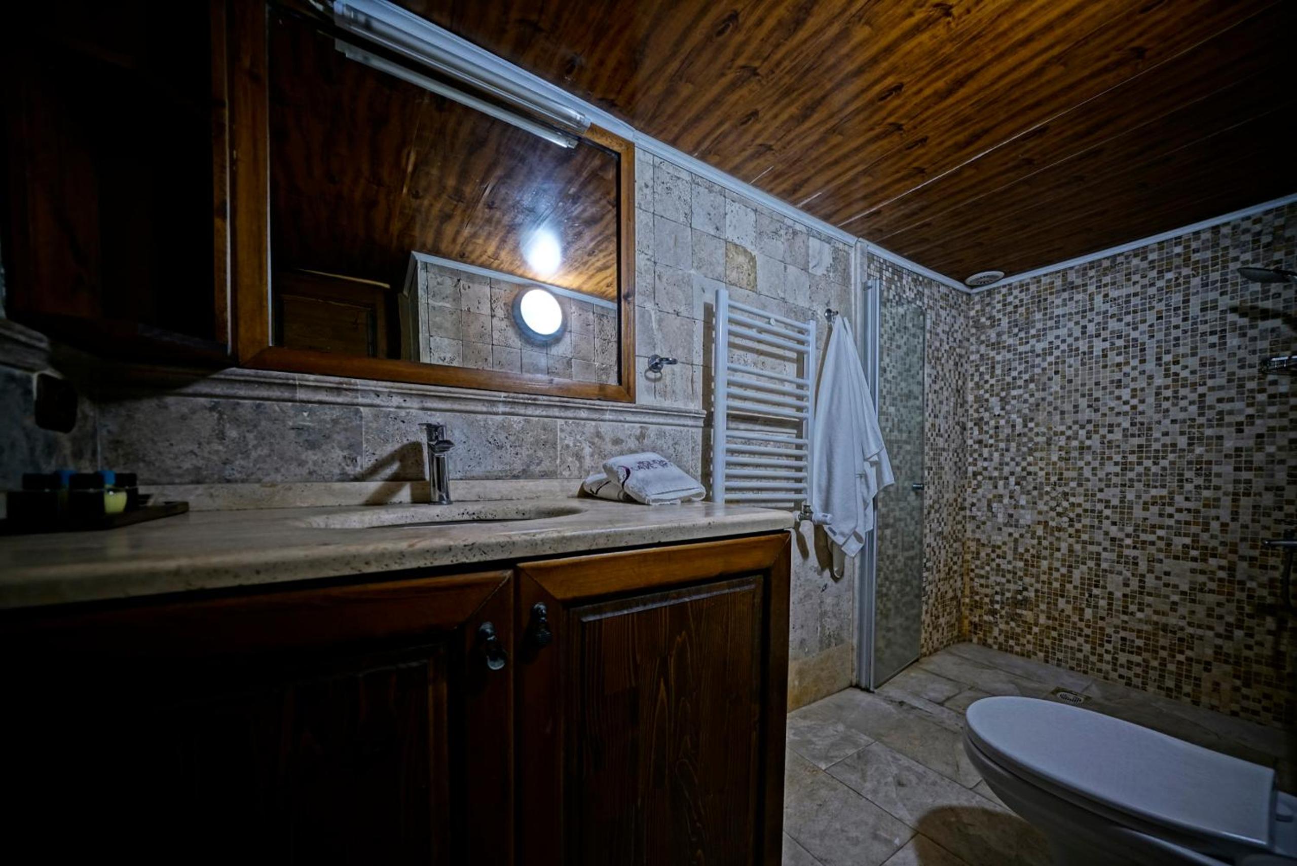 Holiday Cave Hotel - Image 116