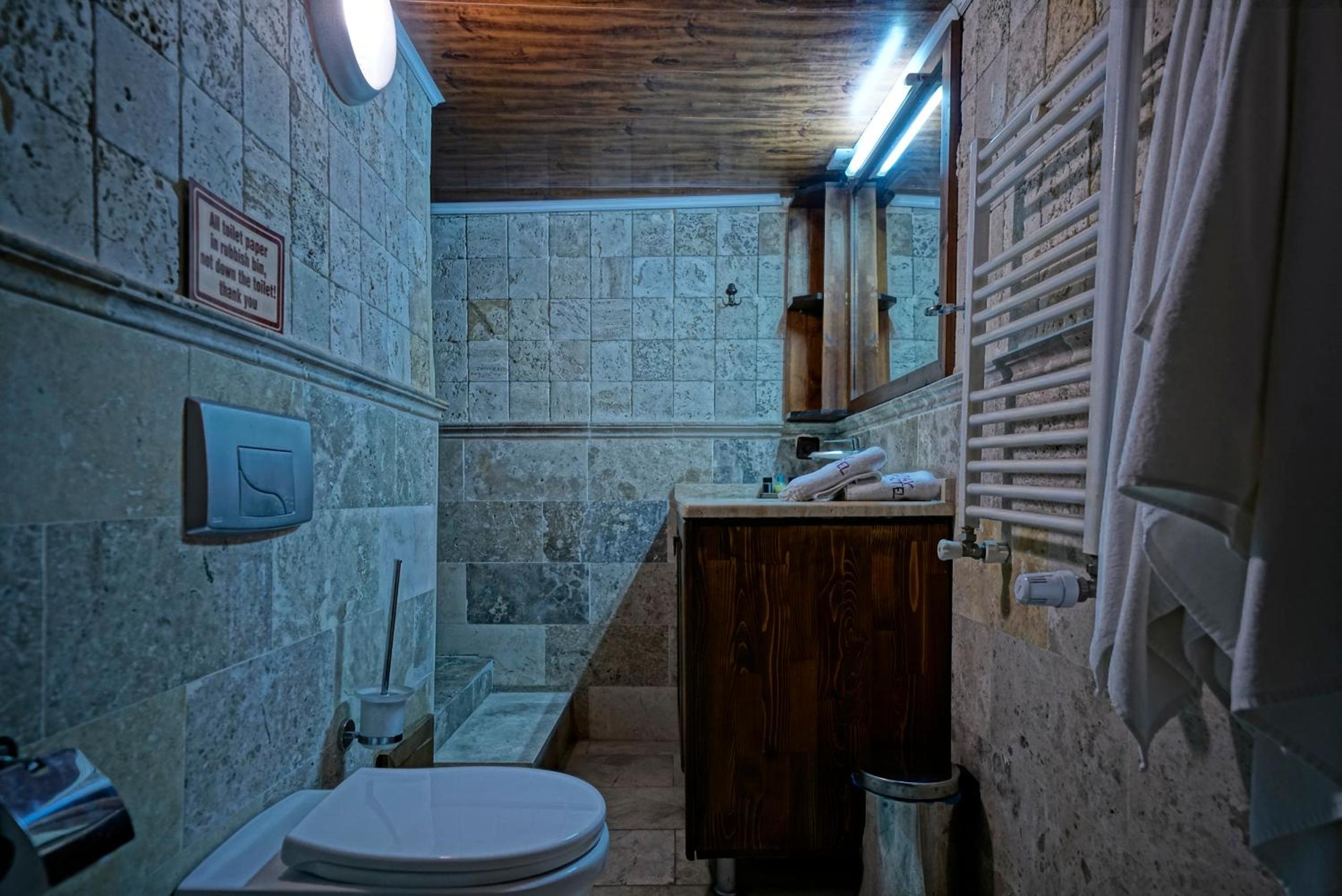 Holiday Cave Hotel - Image 115