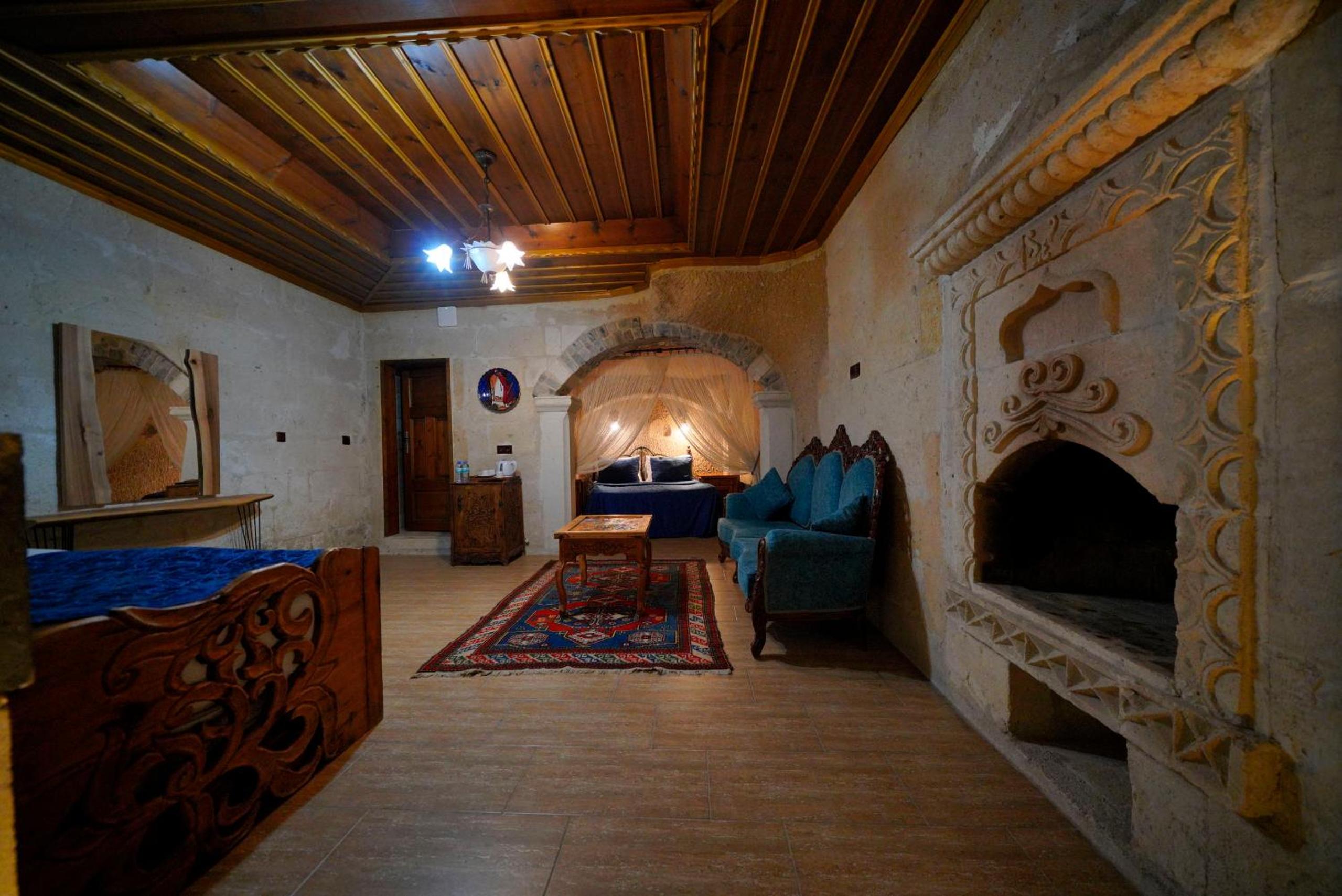 Holiday Cave Hotel - Image 75