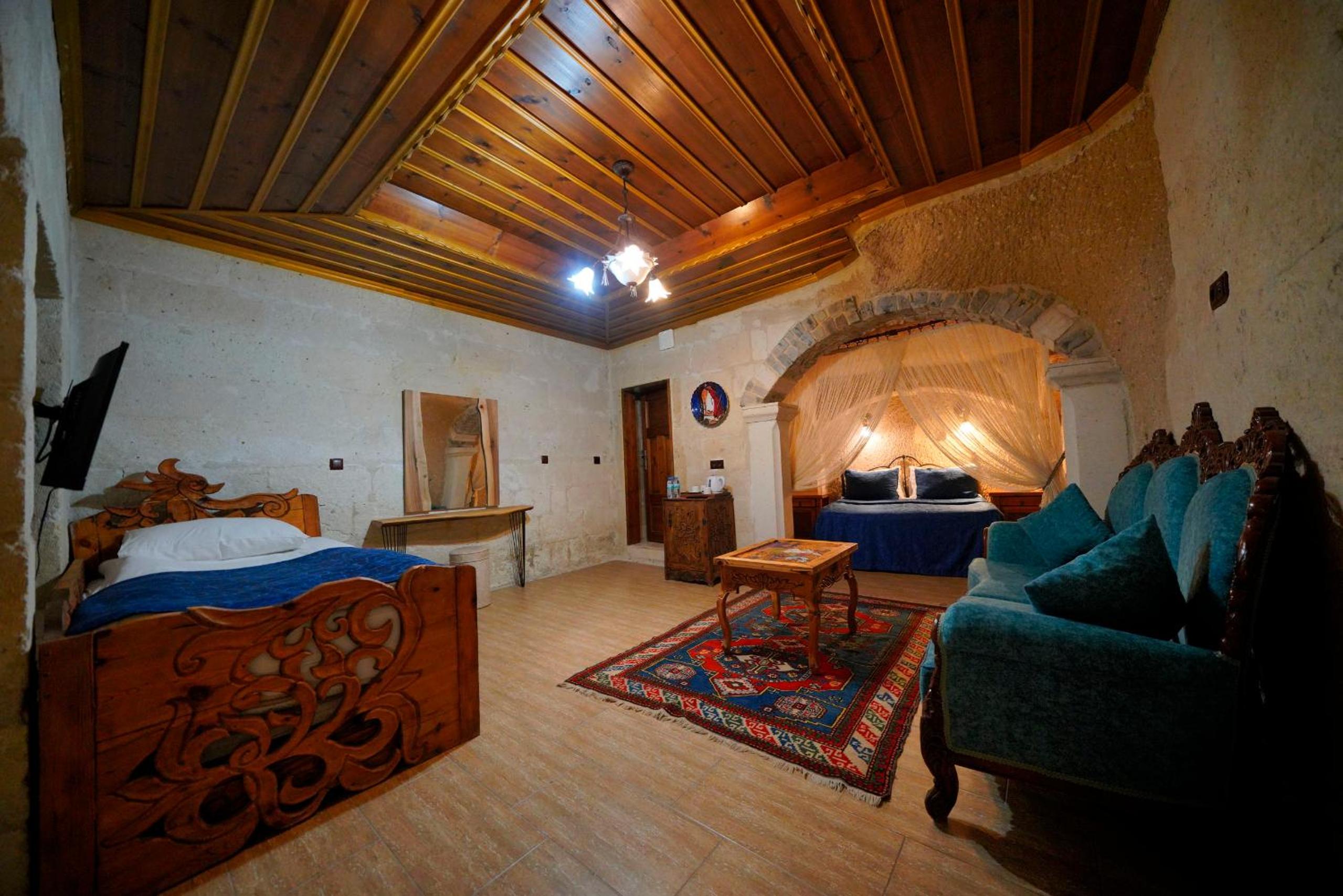 Holiday Cave Hotel - Image 74