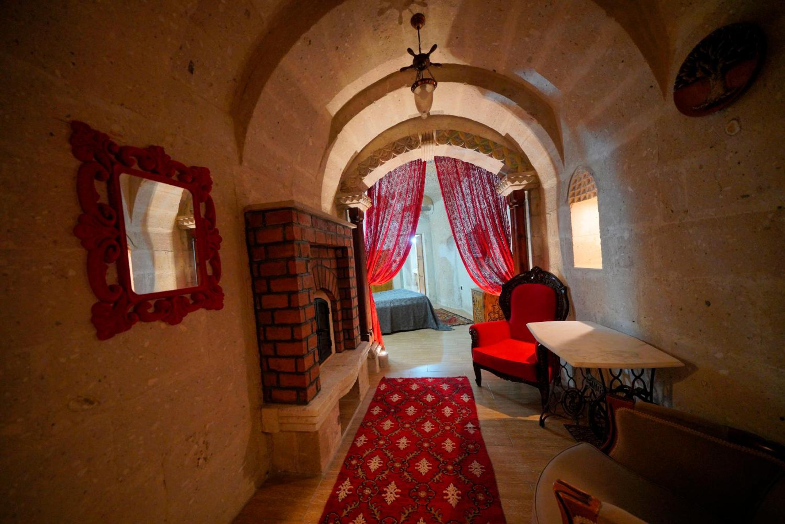 Holiday Cave Hotel - Image 78