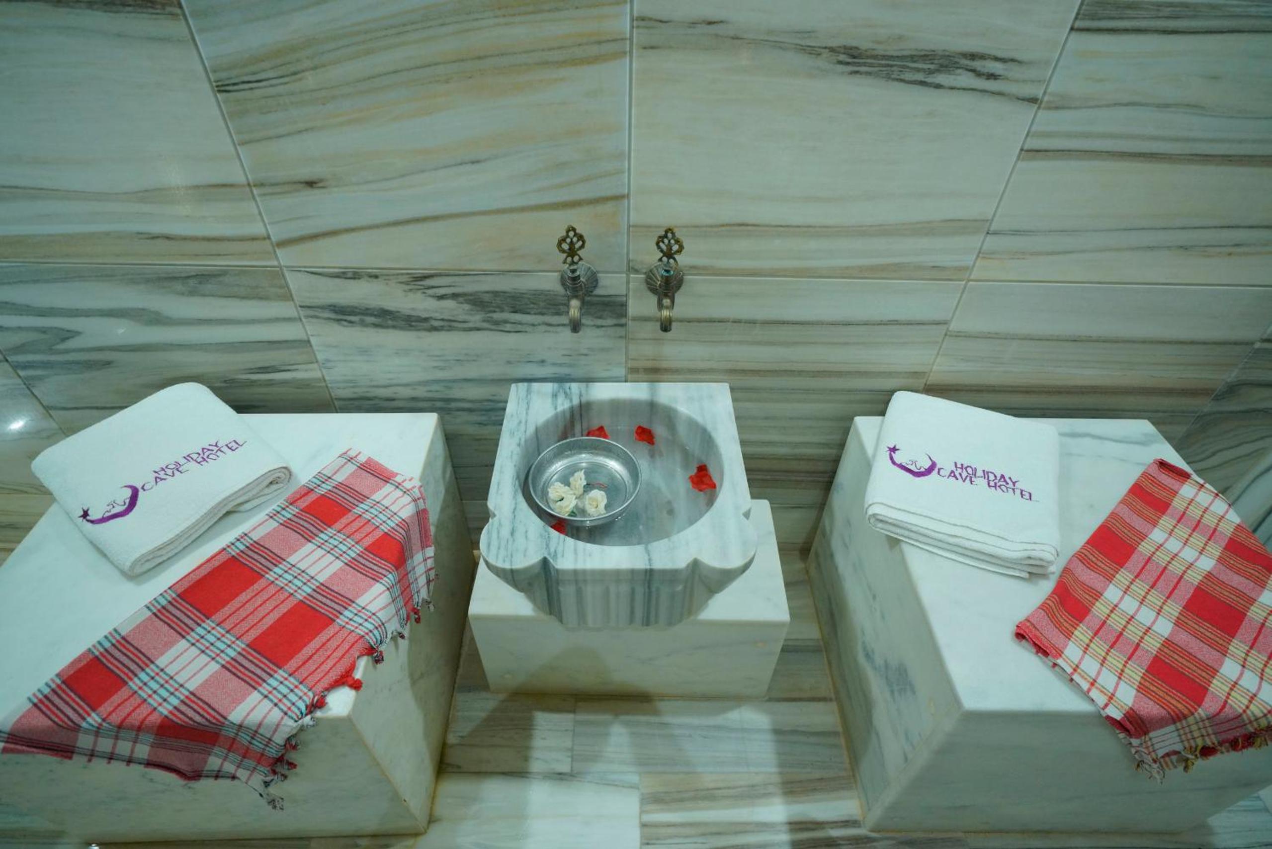 Holiday Cave Hotel - Image 124