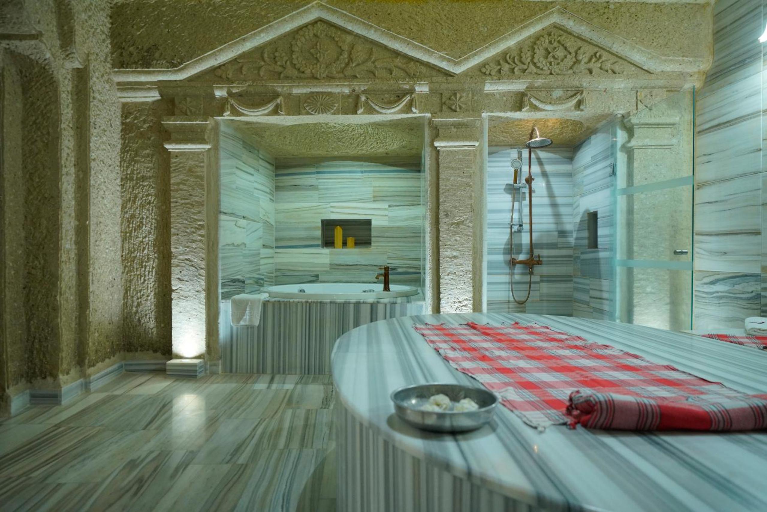 Holiday Cave Hotel - Image 128