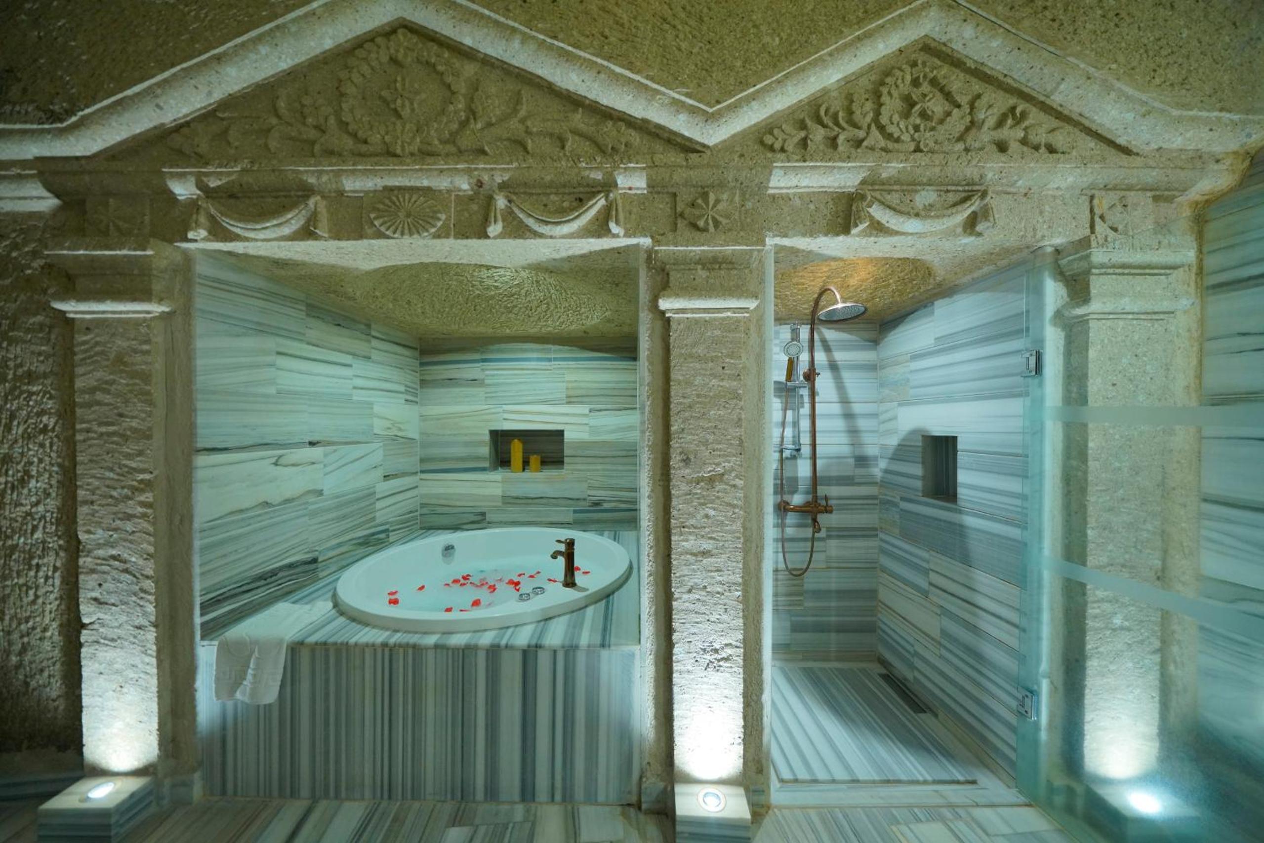 Holiday Cave Hotel - Image 127