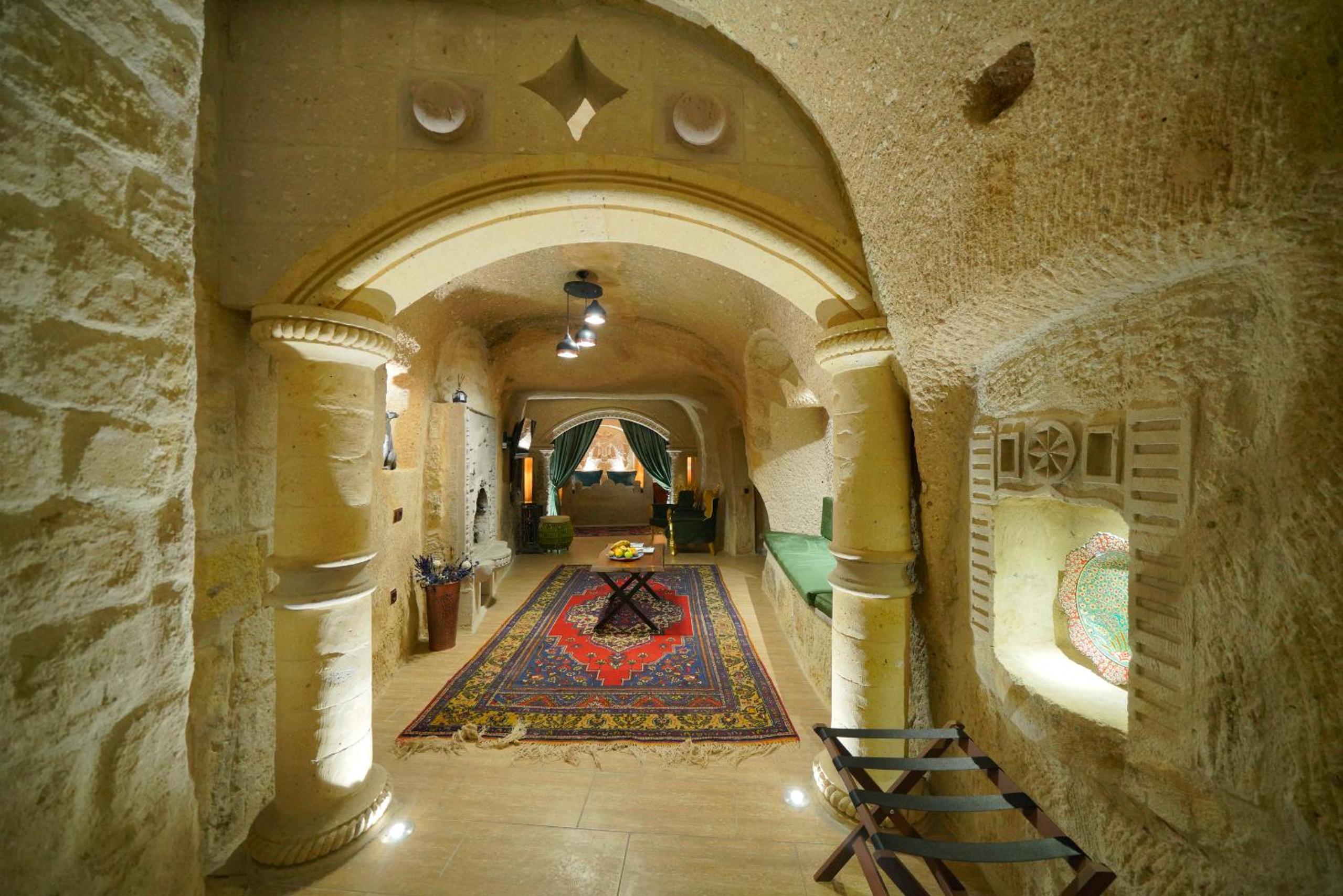 Holiday Cave Hotel - Image 209