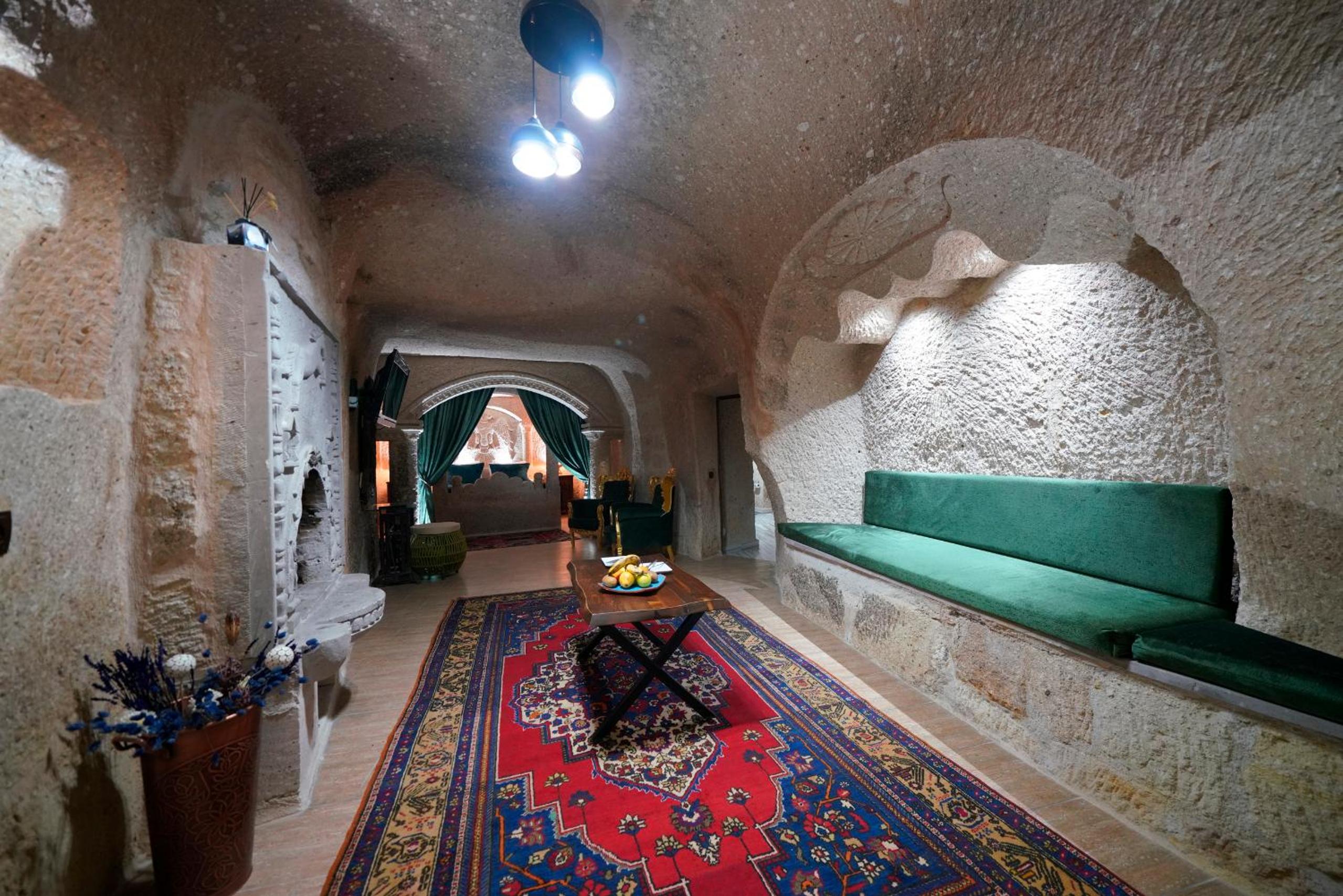 Holiday Cave Hotel - Image 208