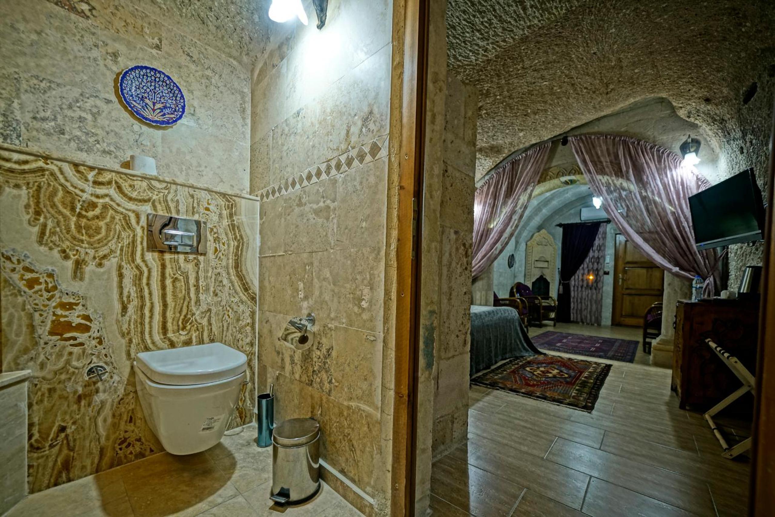 Holiday Cave Hotel - Image 58