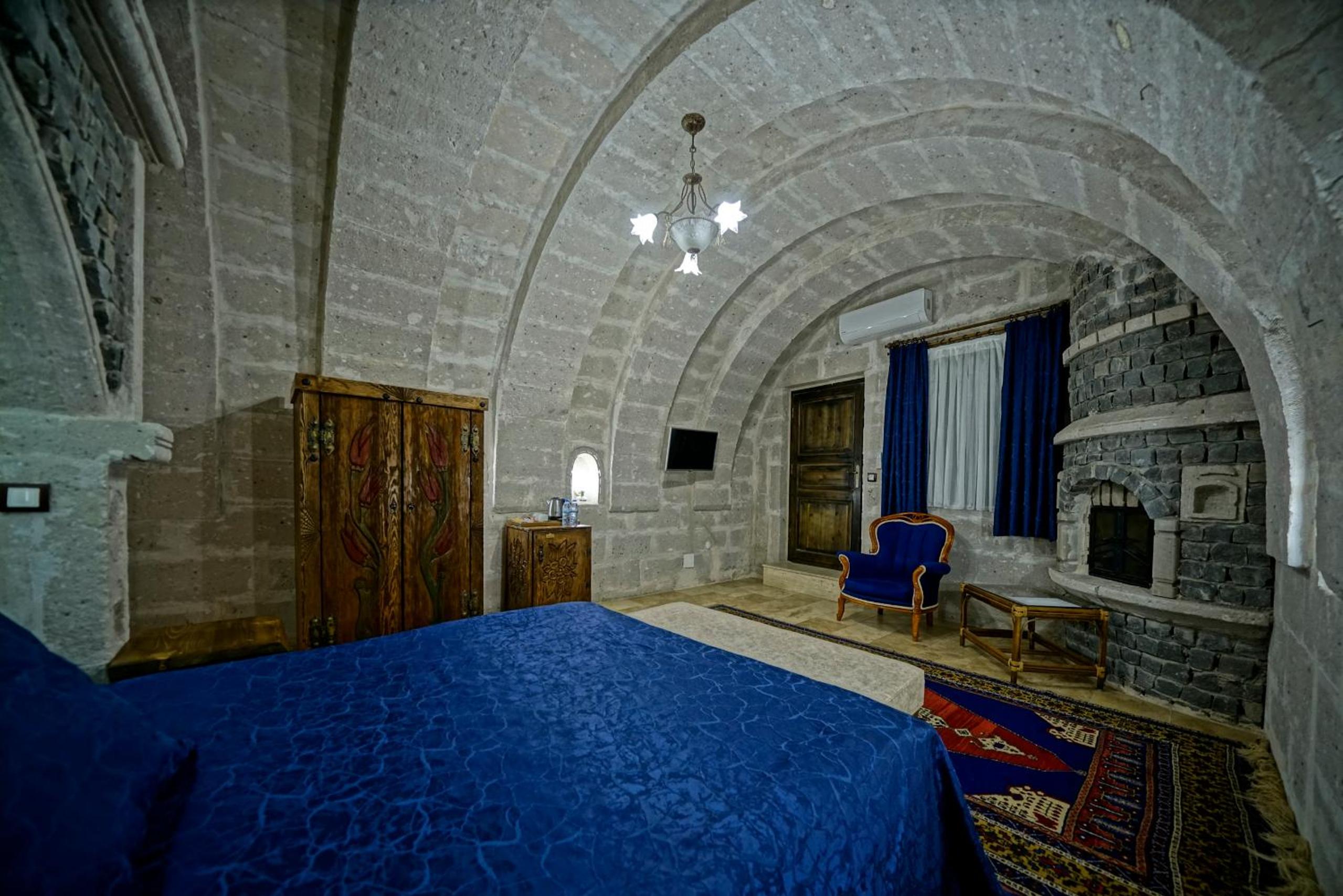Holiday Cave Hotel - Image 91