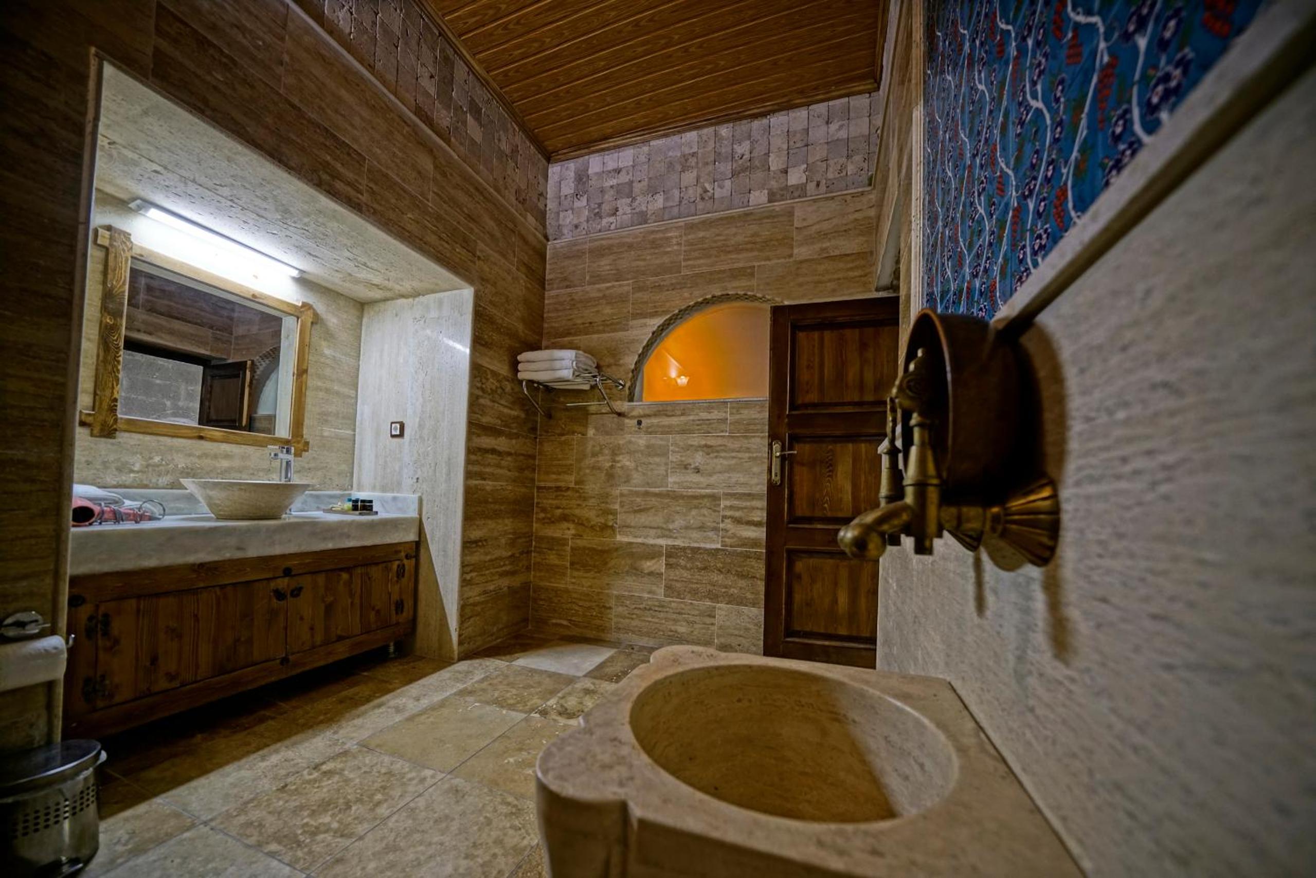 Holiday Cave Hotel - Image 204
