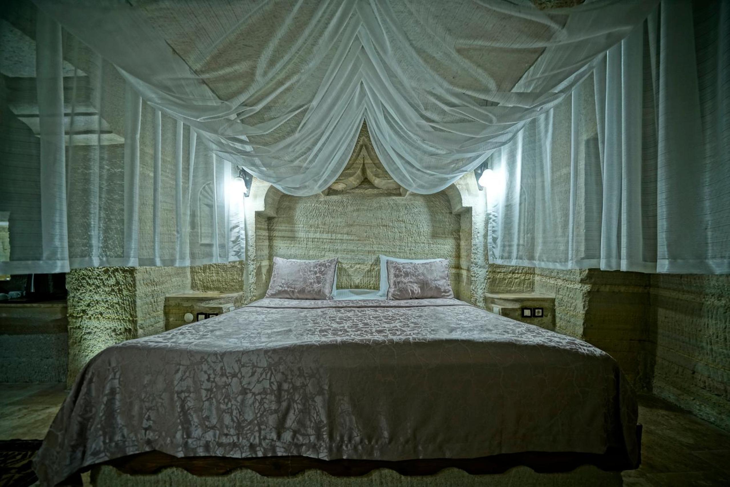 Holiday Cave Hotel - Image 191