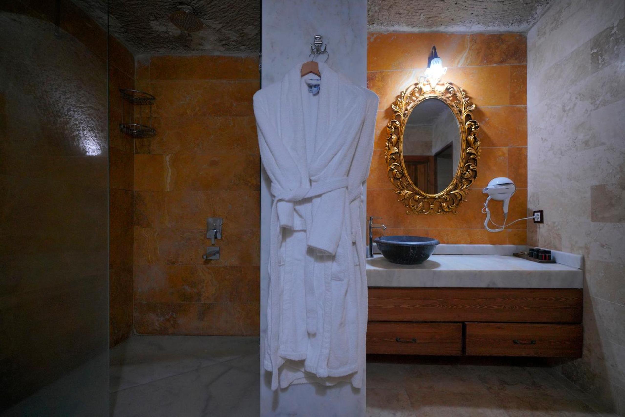 Holiday Cave Hotel - Image 262