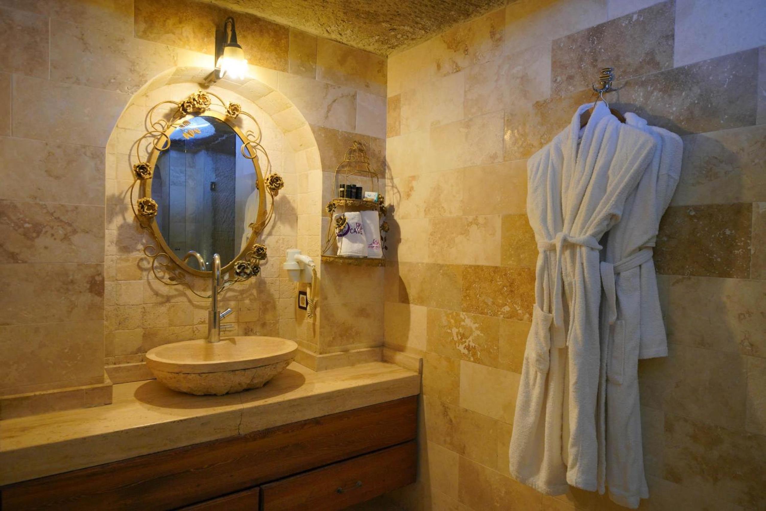 Holiday Cave Hotel - Image 268