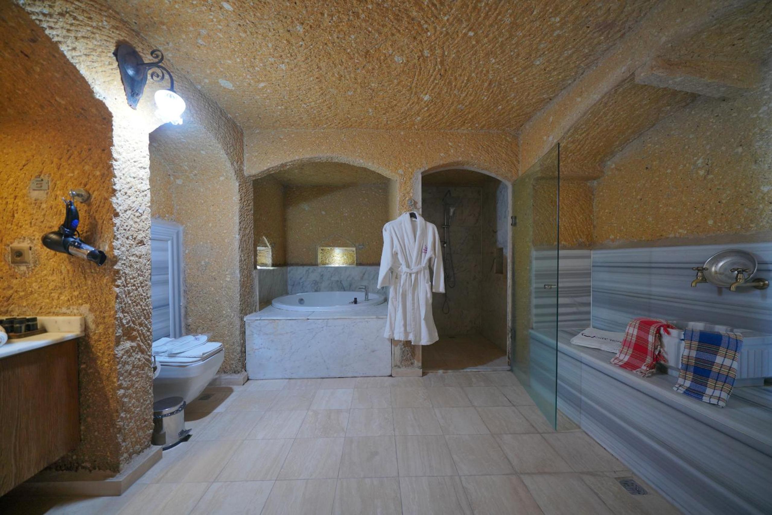 Holiday Cave Hotel - Image 132
