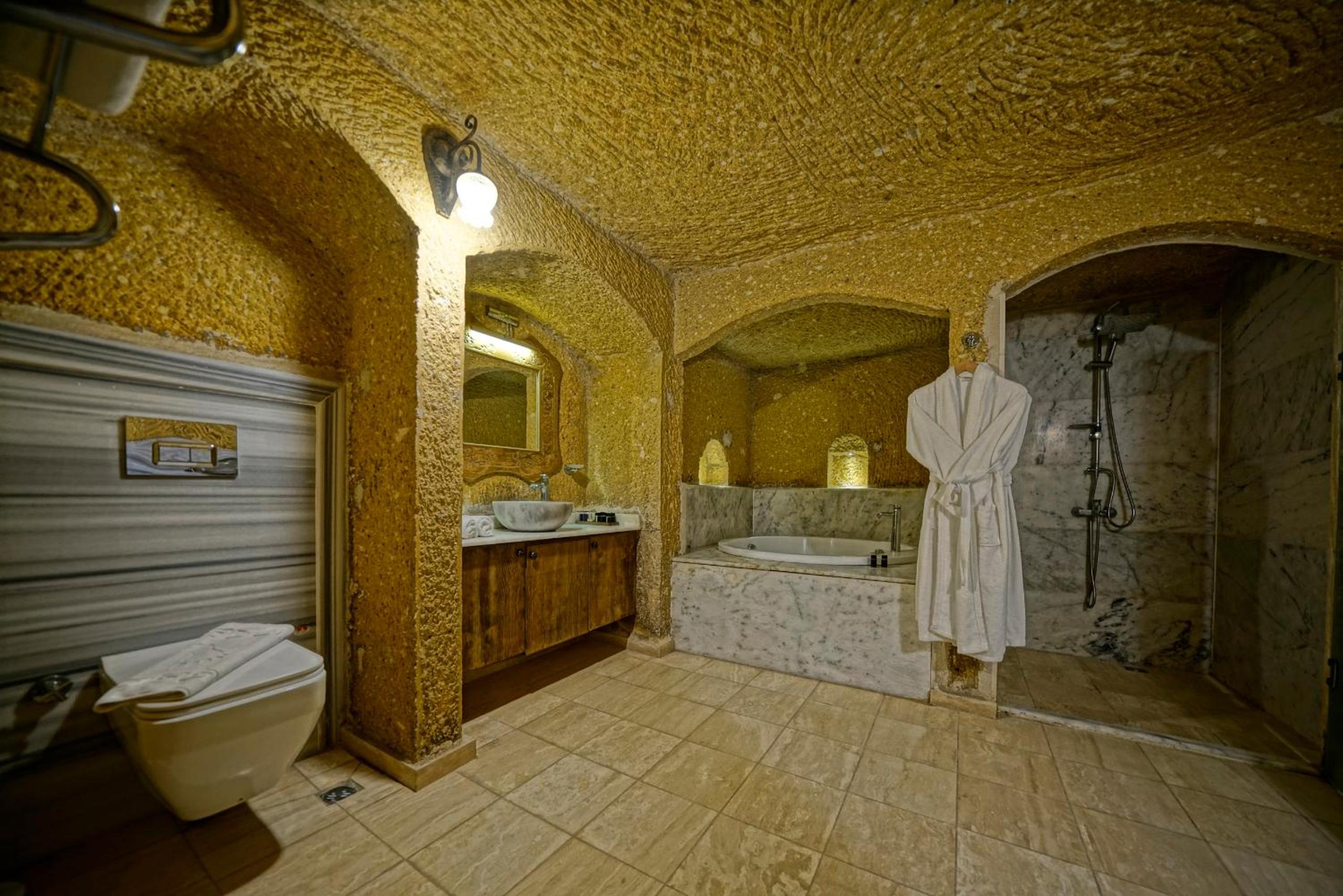 Holiday Cave Hotel - Image 133