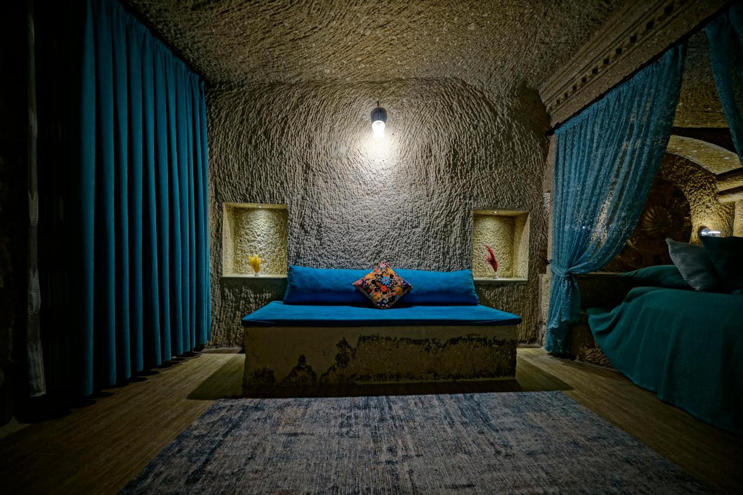 Holiday Cave Hotel - Image 186