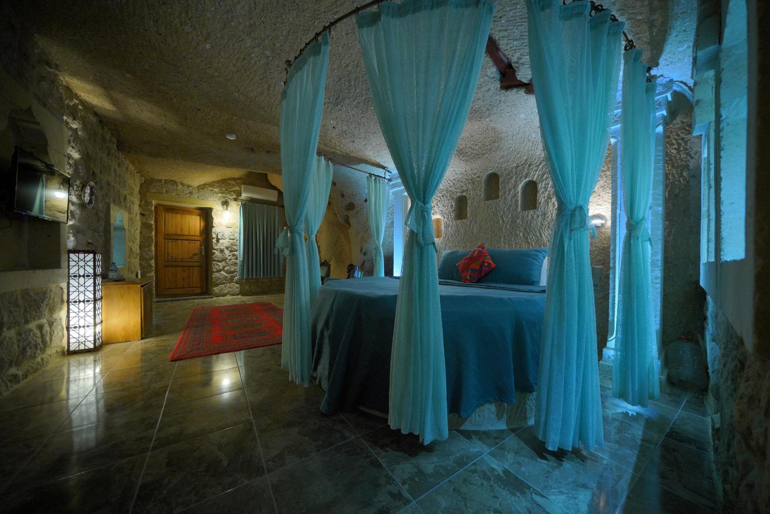 Holiday Cave Hotel - Image 187