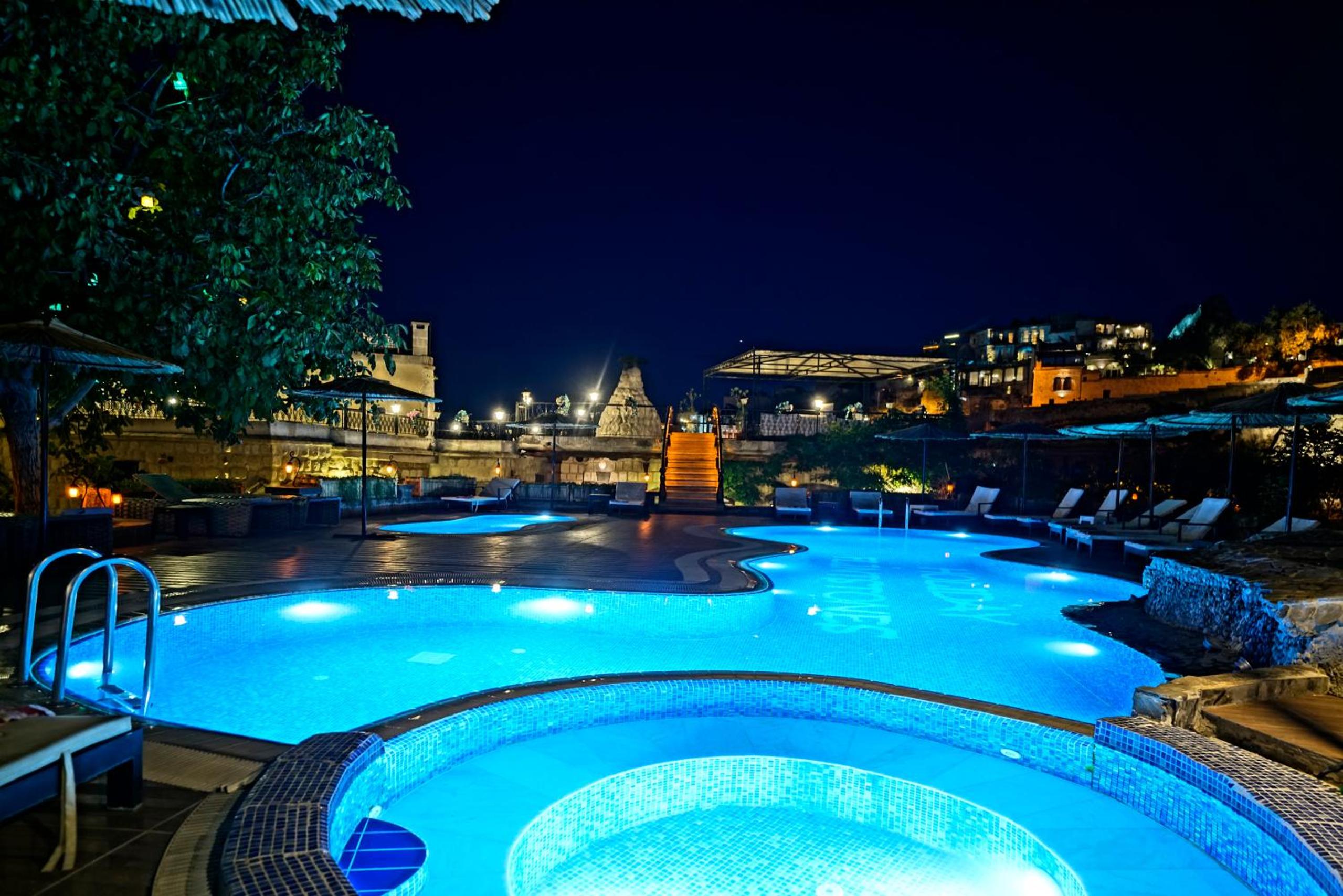 Holiday Cave Hotel - Image 229