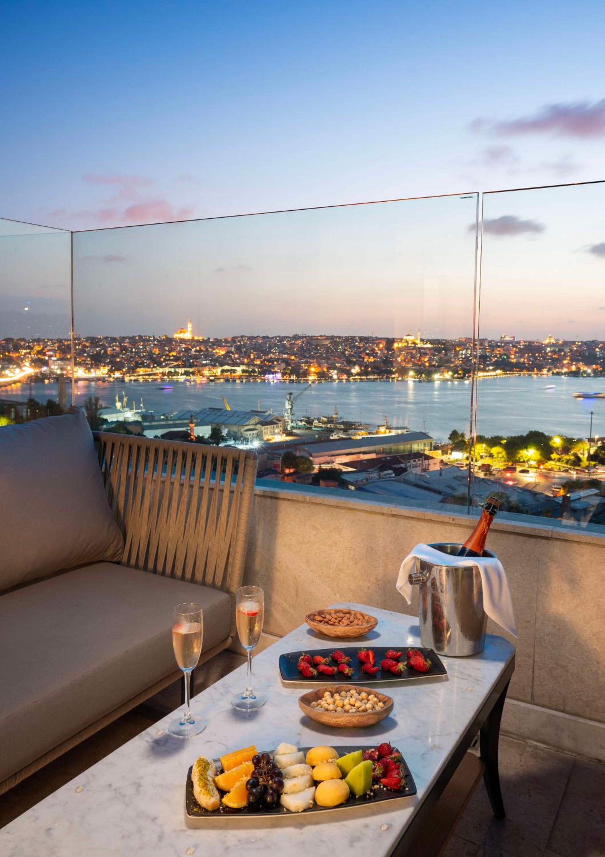 Radisson Blu Hotel Istanbul Pera - Image 22