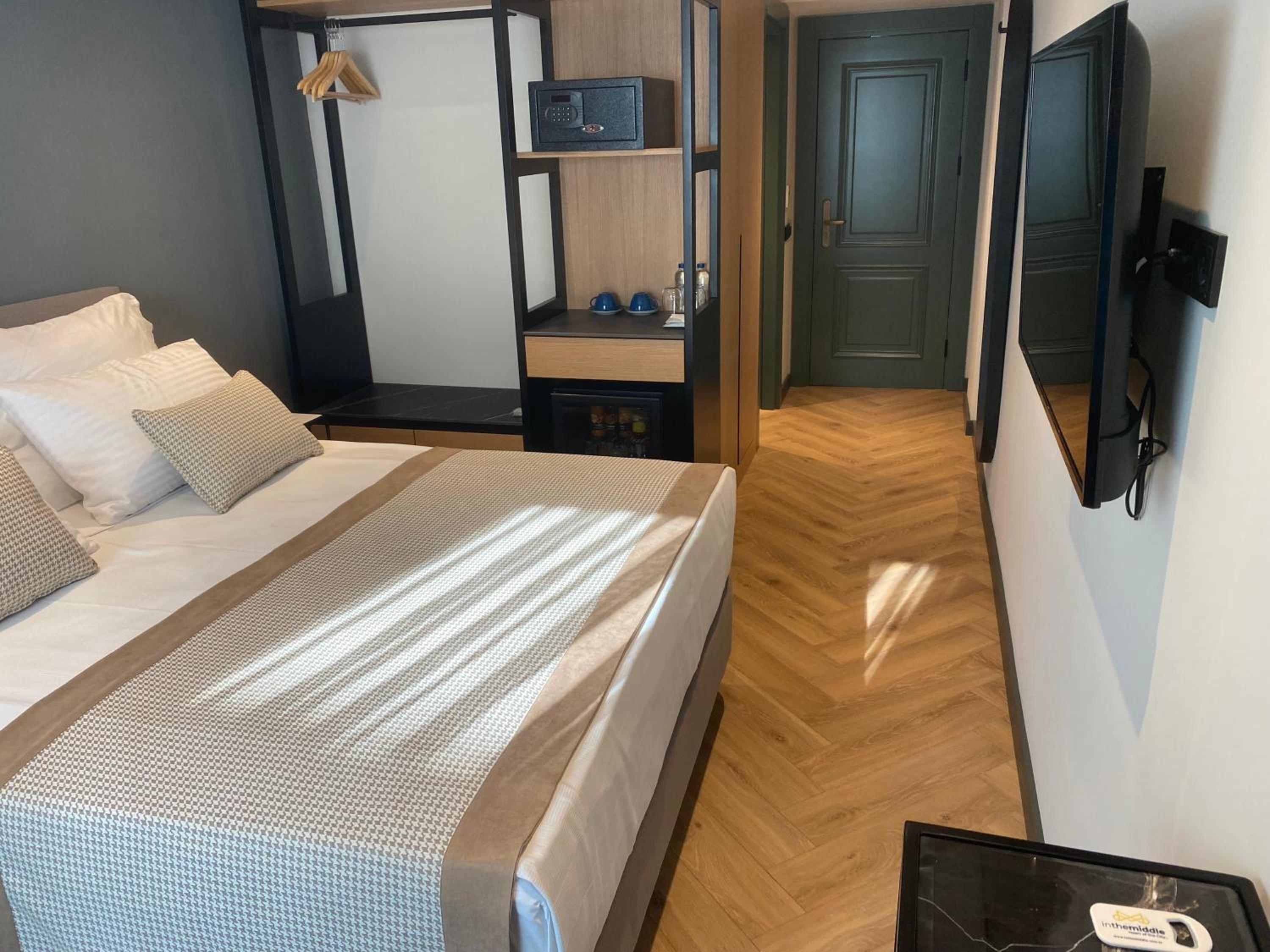 İn The Middle Otel - Image 96