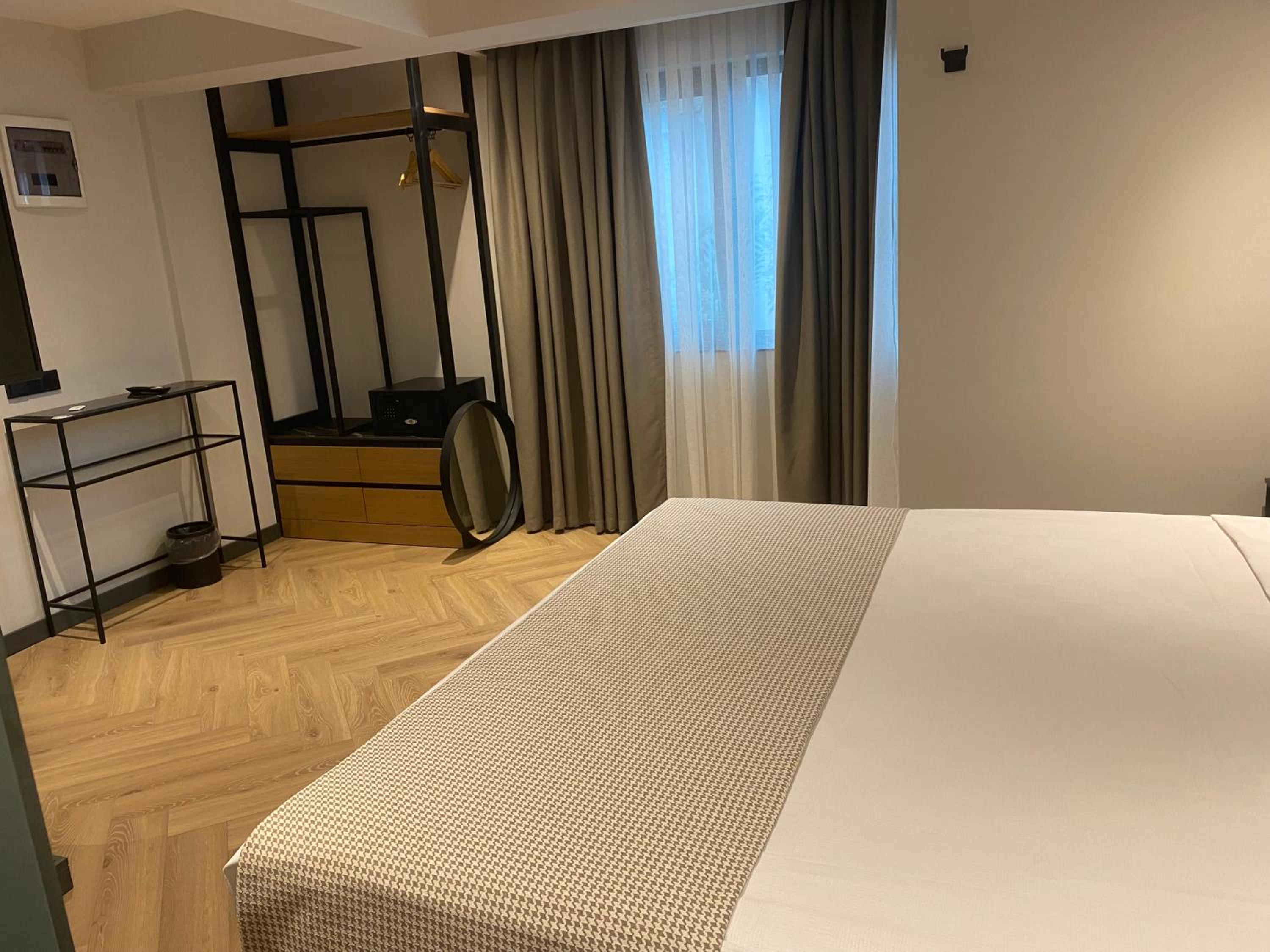 İn The Middle Otel - Image 107