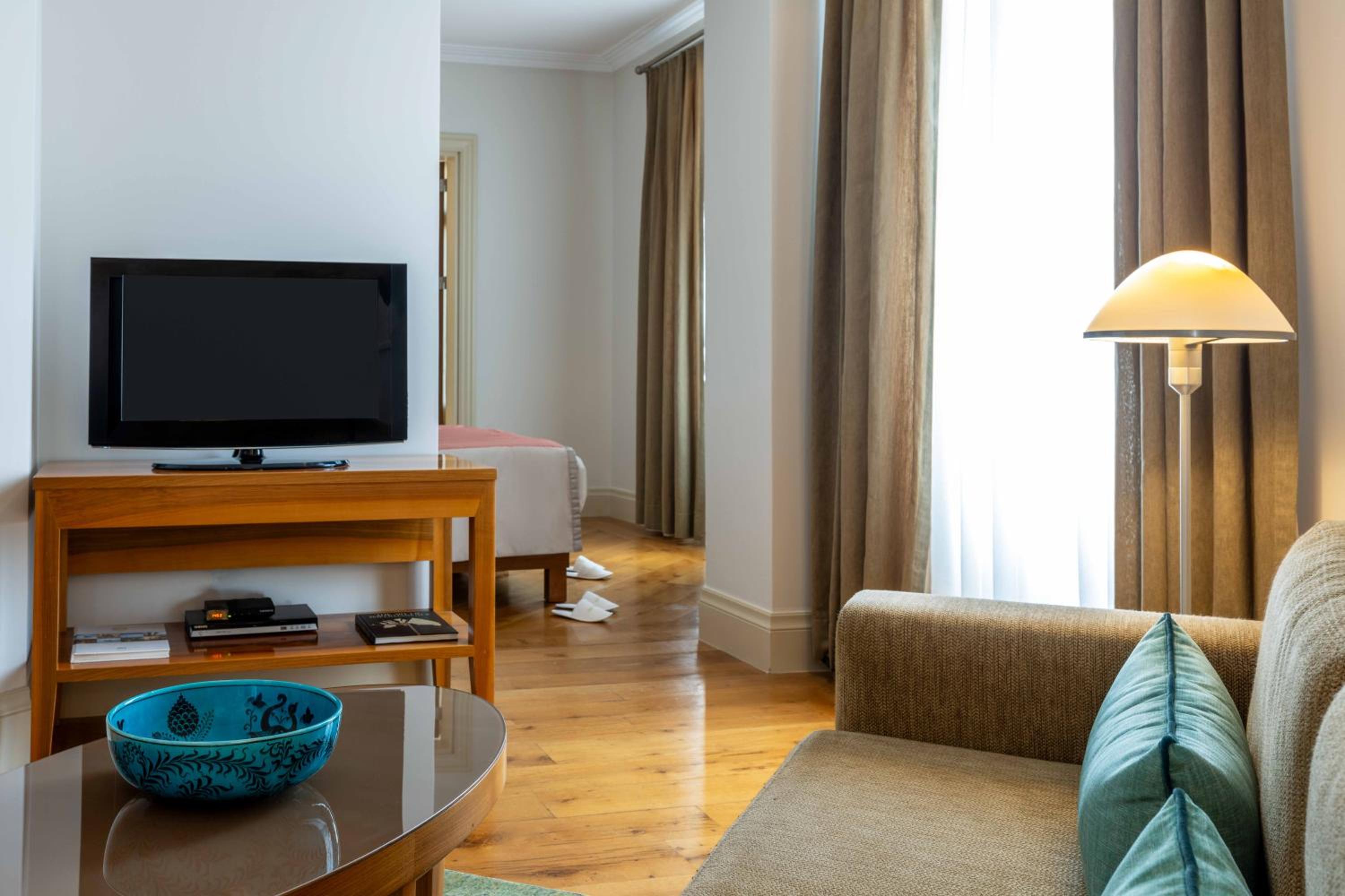 Tomtom Suites - Image 12
