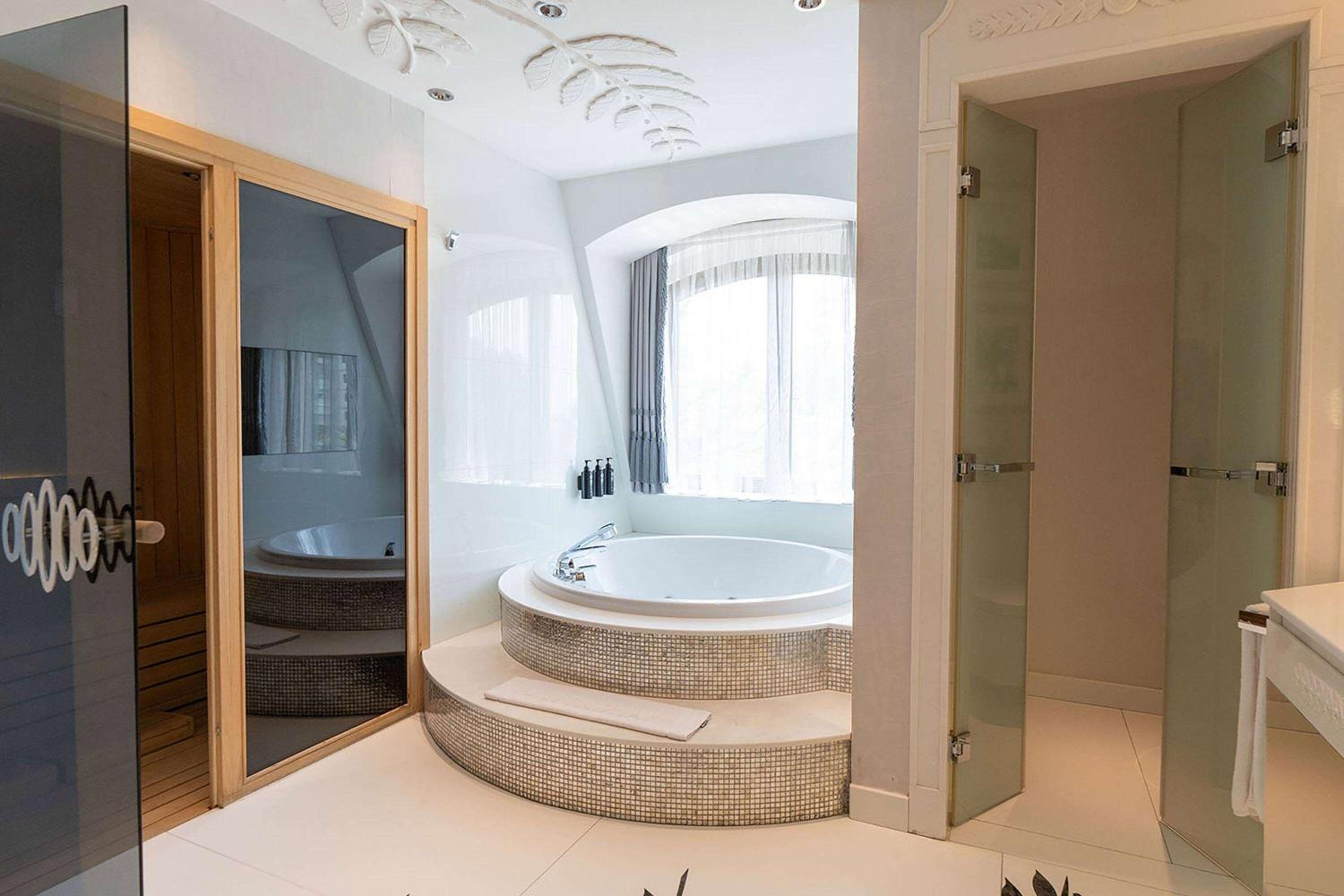 Wyndham Grand Istanbul Kalamış Marina Hotel - Image 31