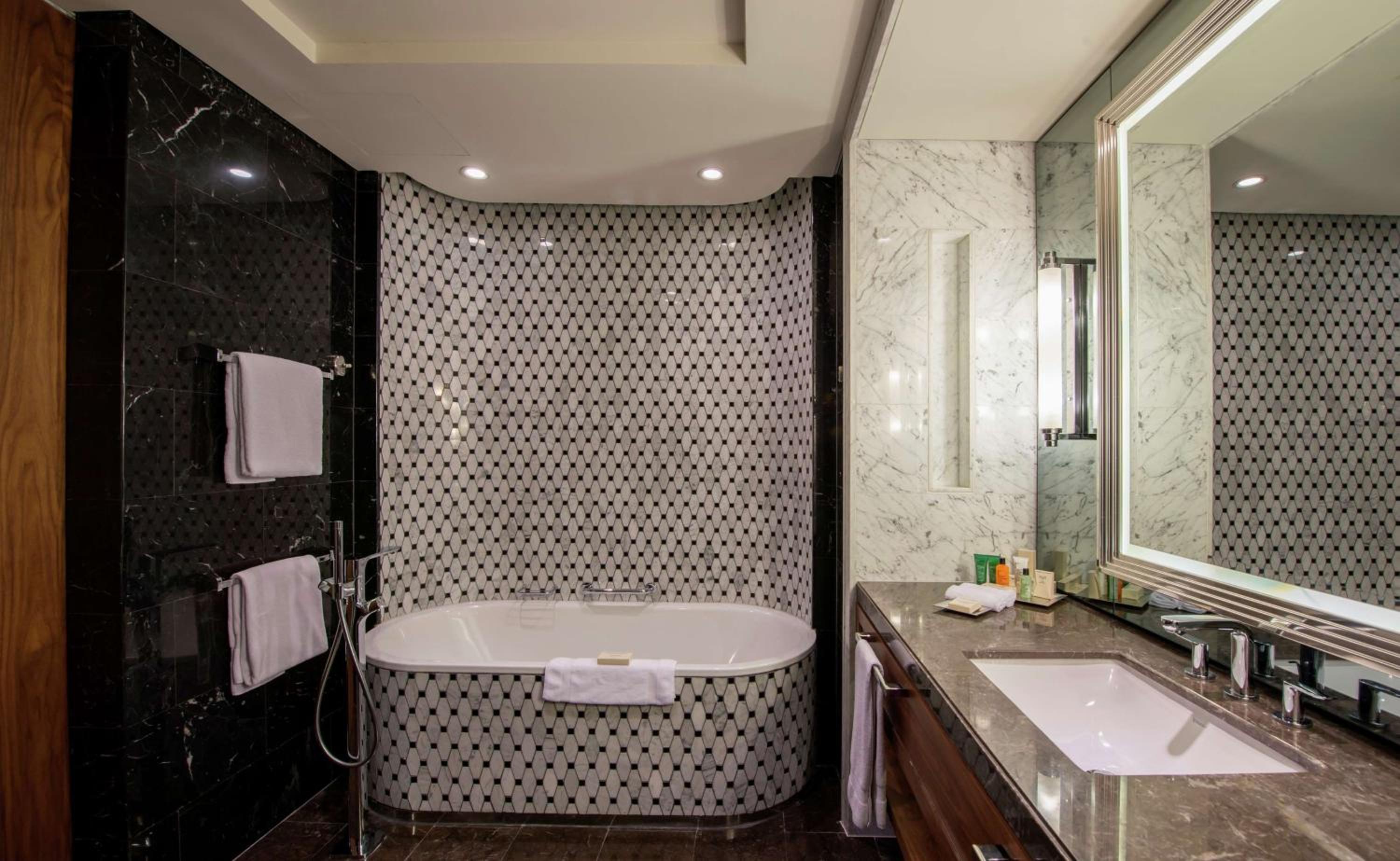Hilton Istanbul Bomonti - Image 63