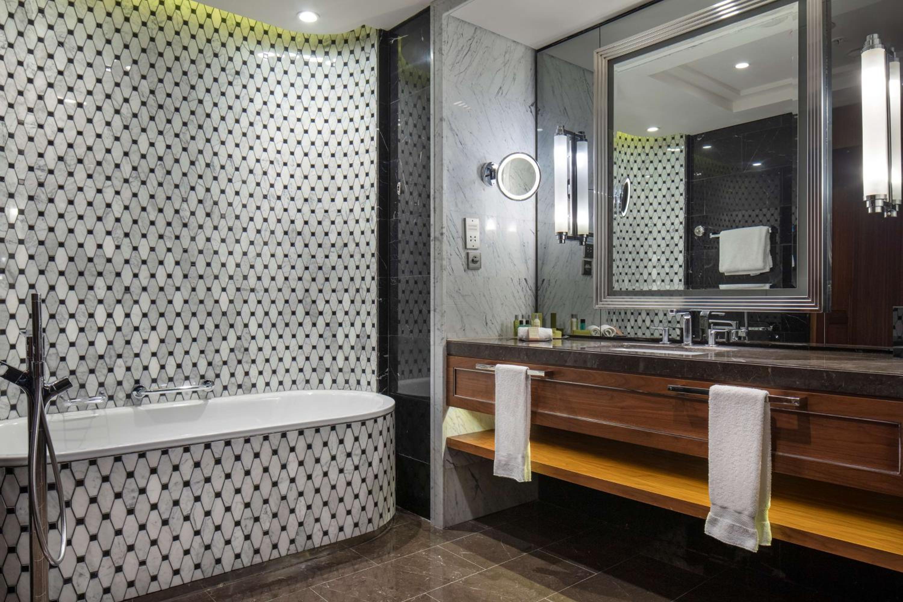 Hilton Istanbul Bomonti - Image 173