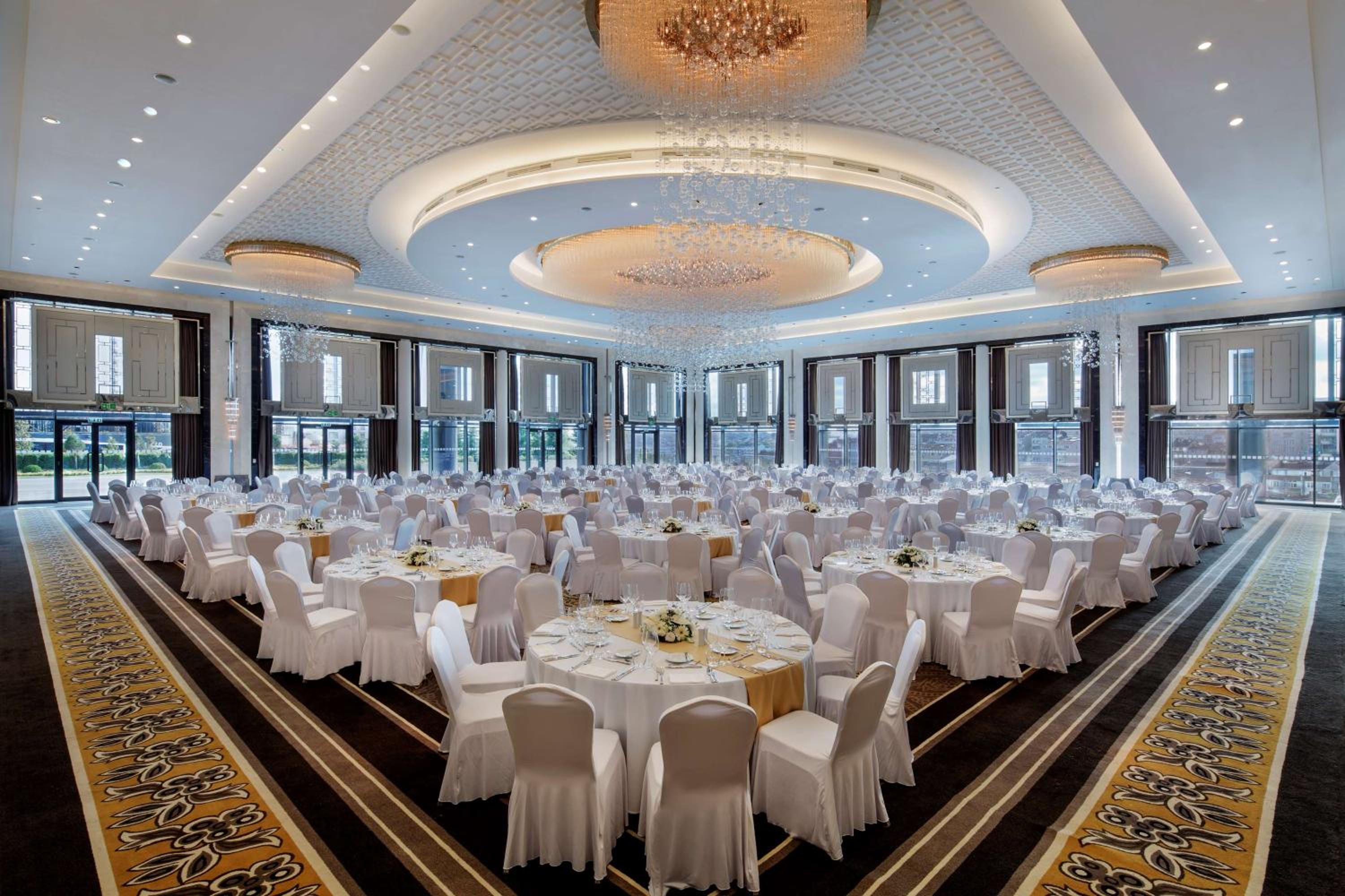 Hilton Istanbul Bomonti - Image 30