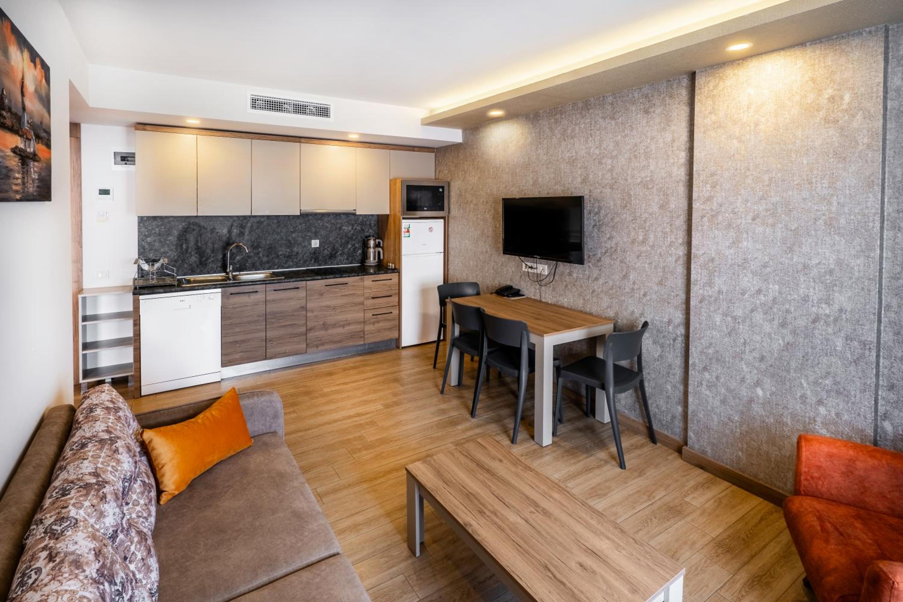 Golden World Suite Hotel - Image 6