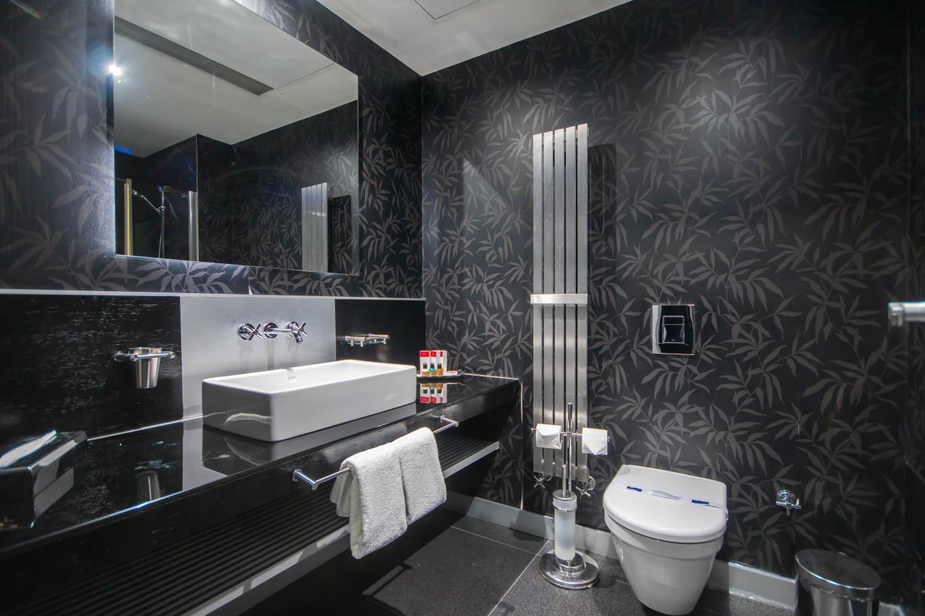 Vernazza Suites - Image 11