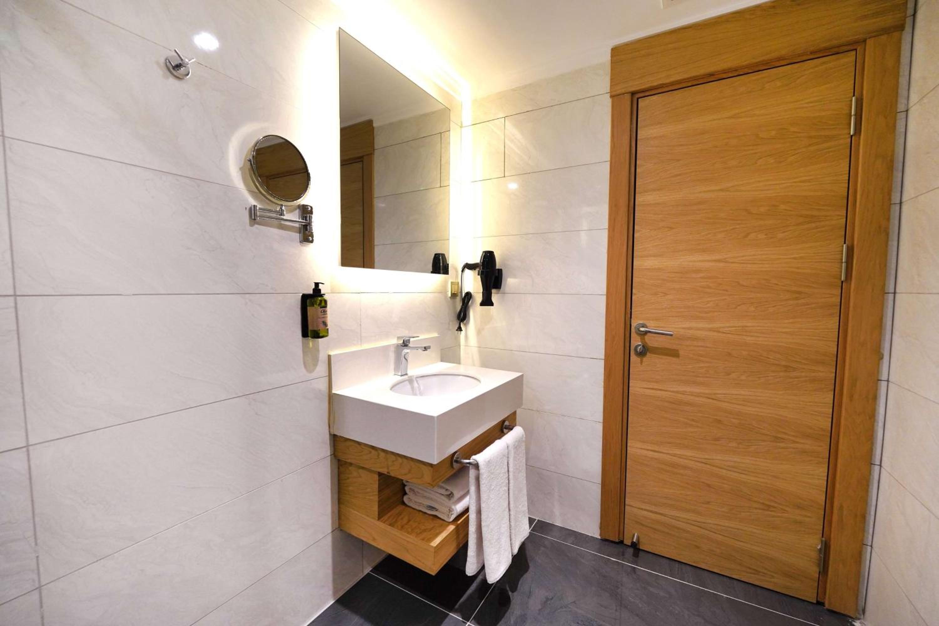 Days Inn by Wyndham İstanbul Bomonti - Image 32