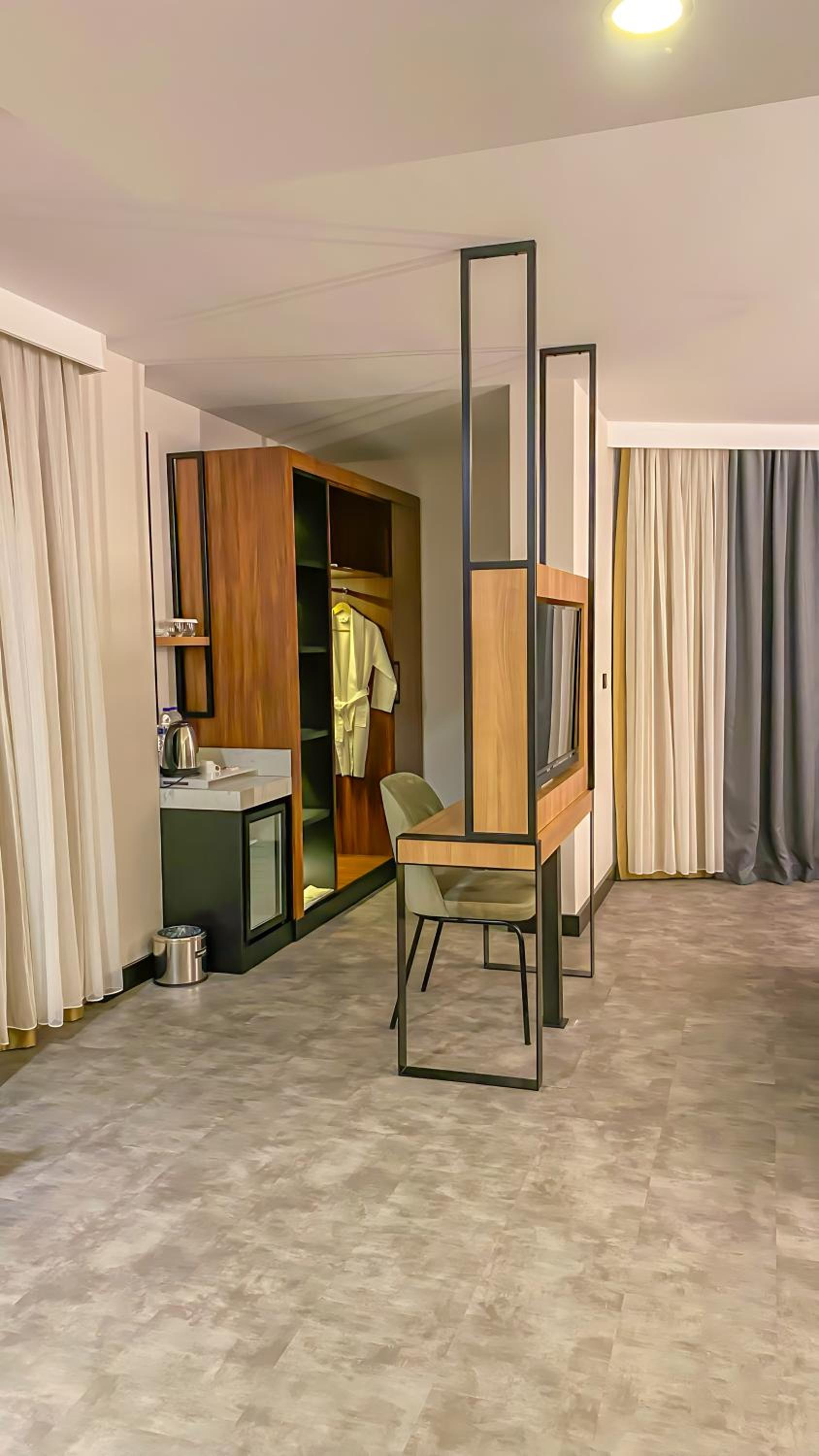 Best Western Plus Khan Hotel - Image 39
