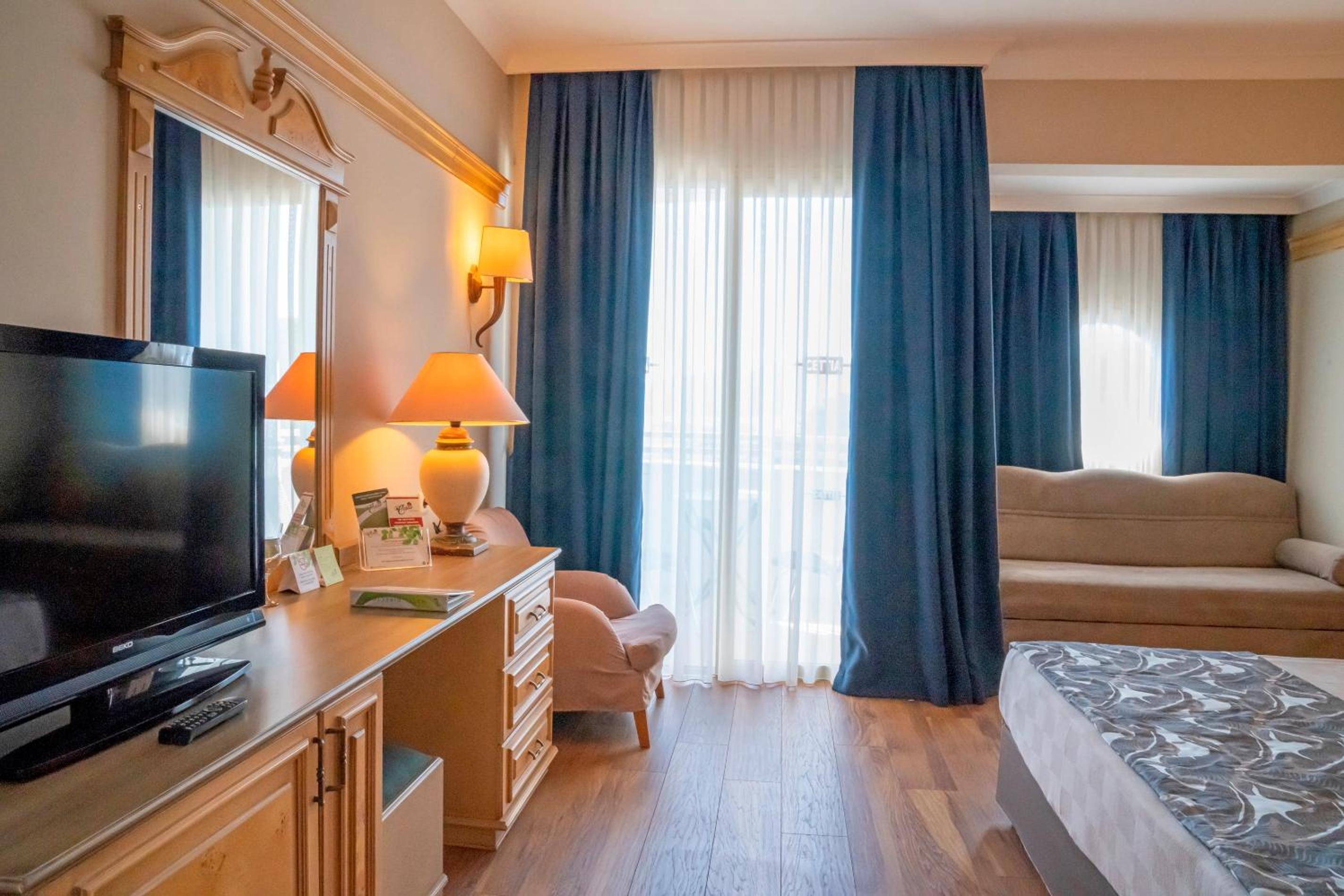 Grand Cettia Hotel - Image 23