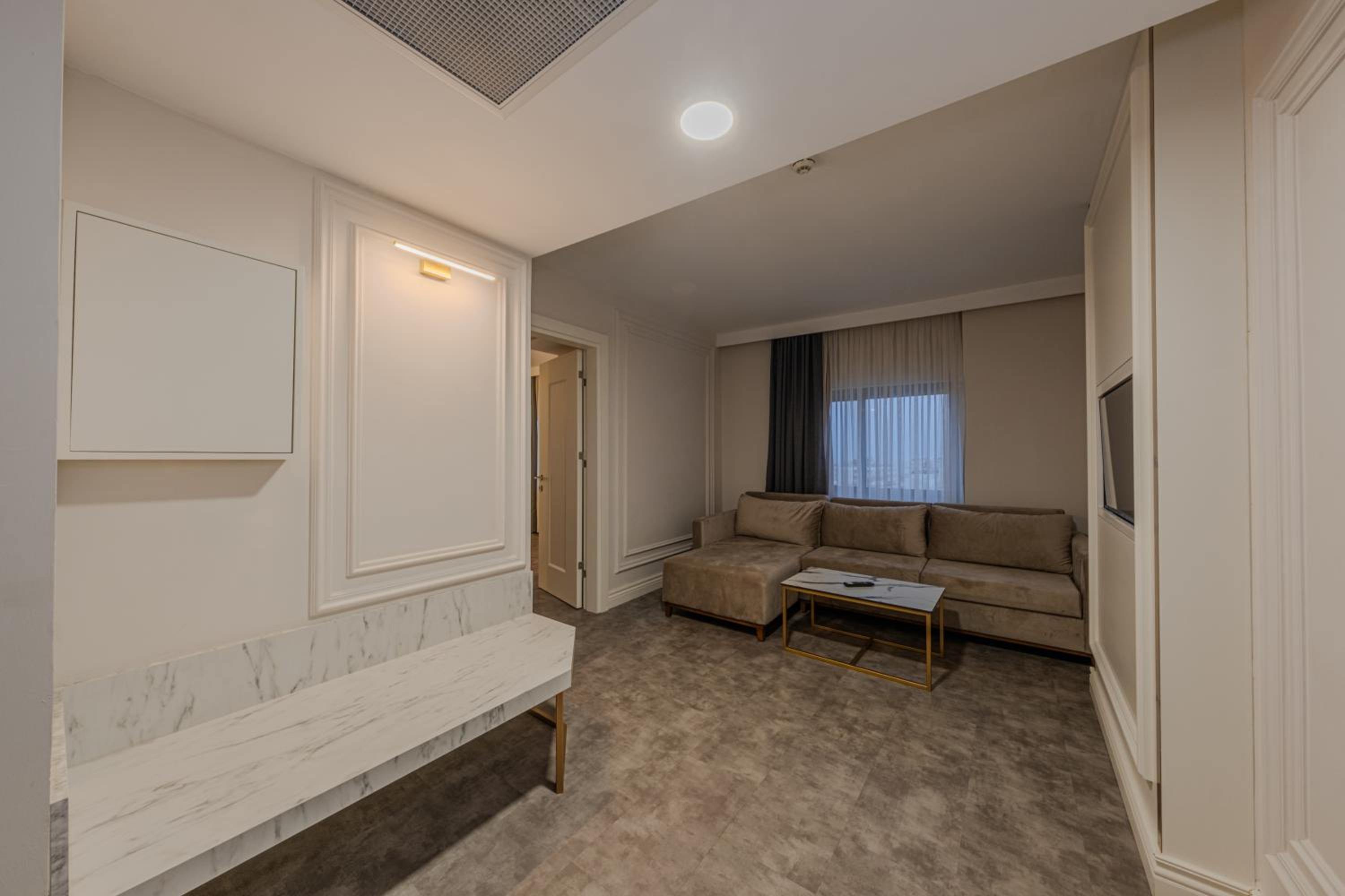 Best Western Plus Khan Hotel - Image 38