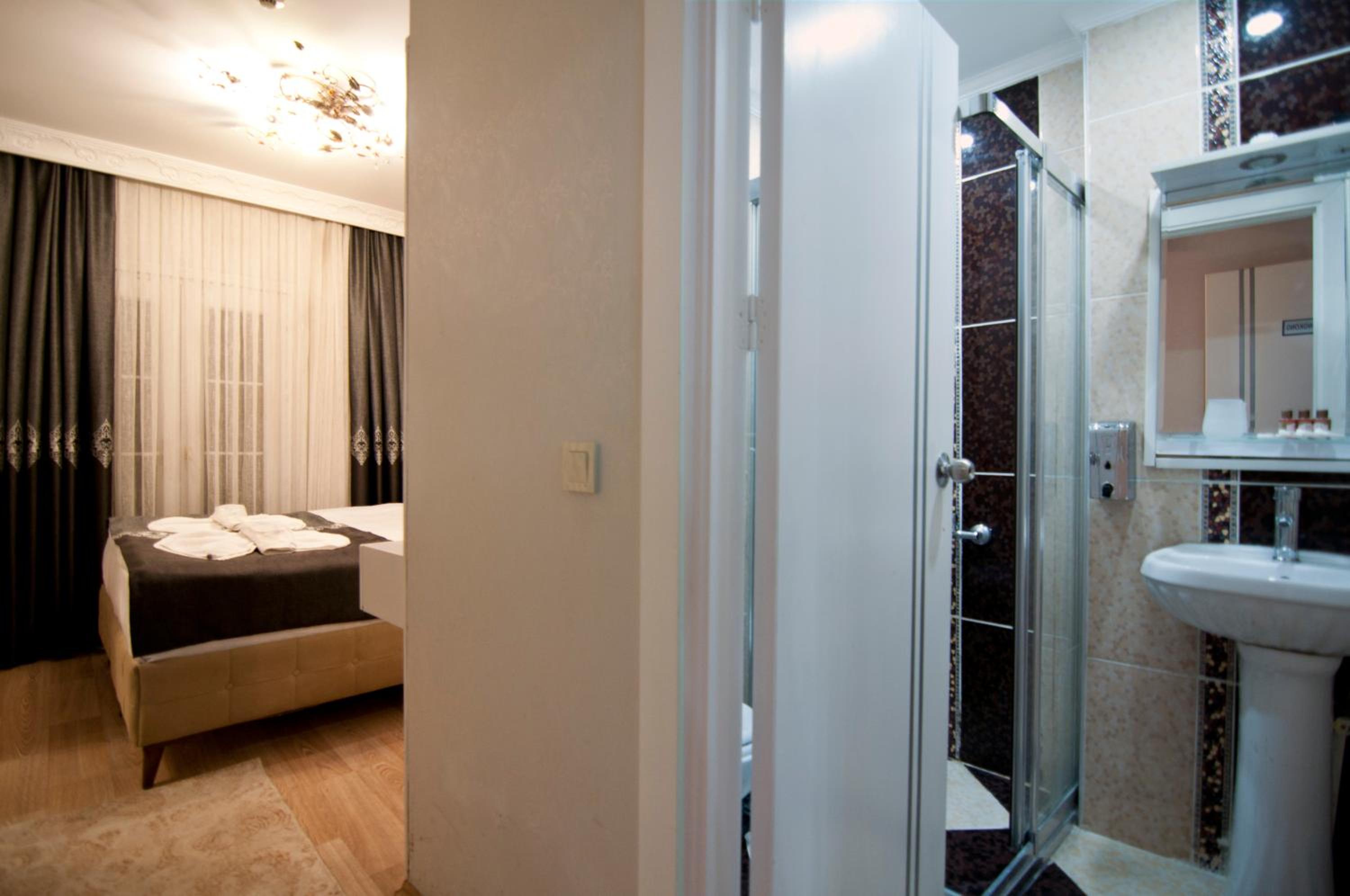 Hotel Broken Column - Image 73