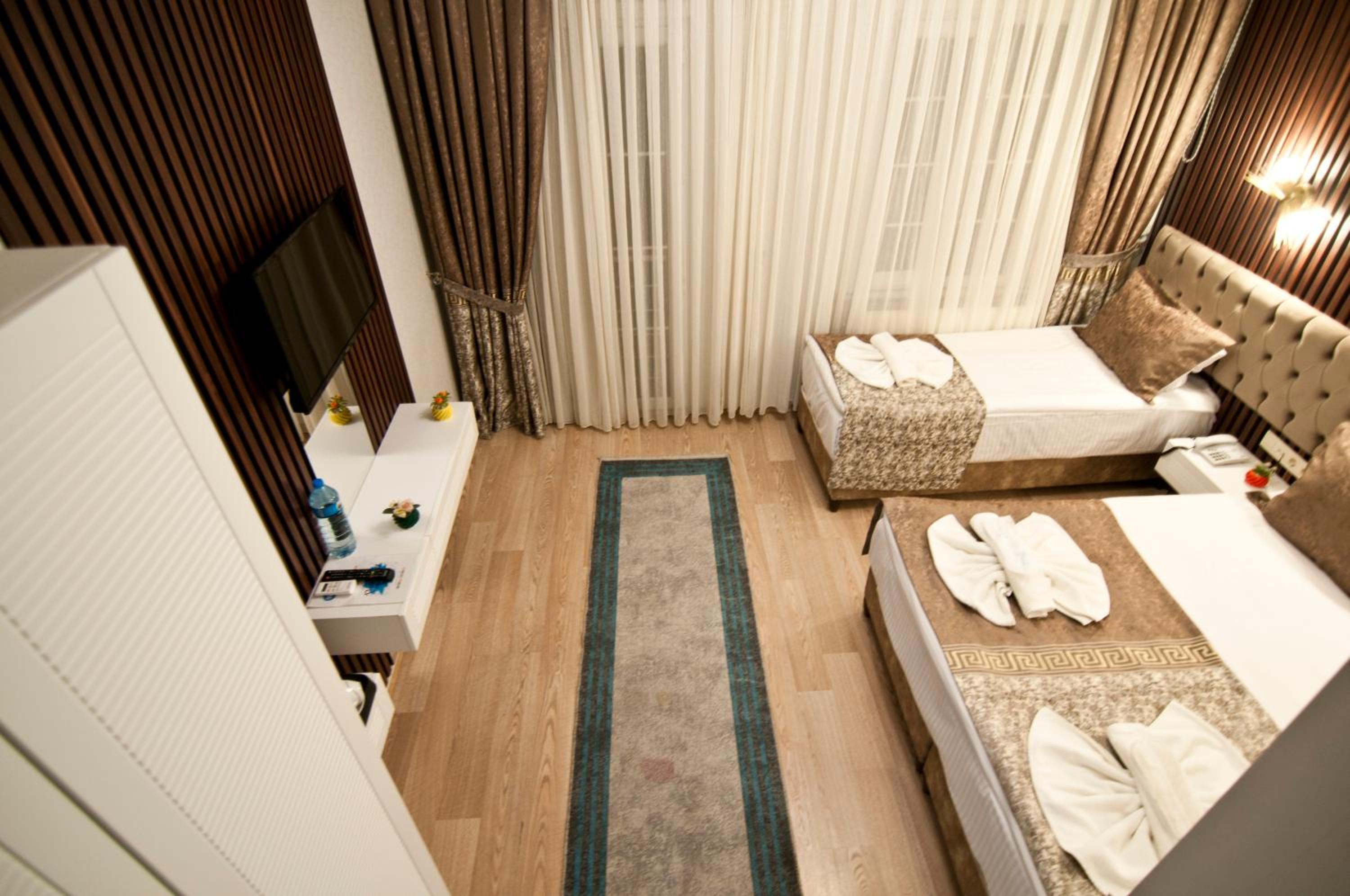 Hotel Broken Column - Image 93