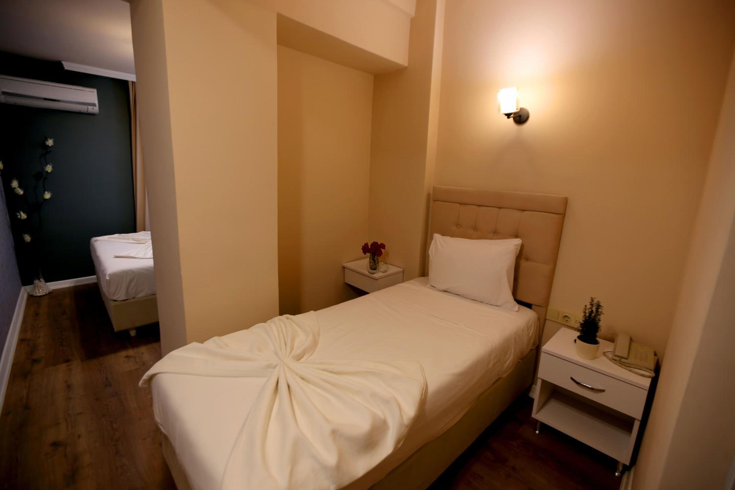 SENYOR GARDEN HOTEL - Image 80