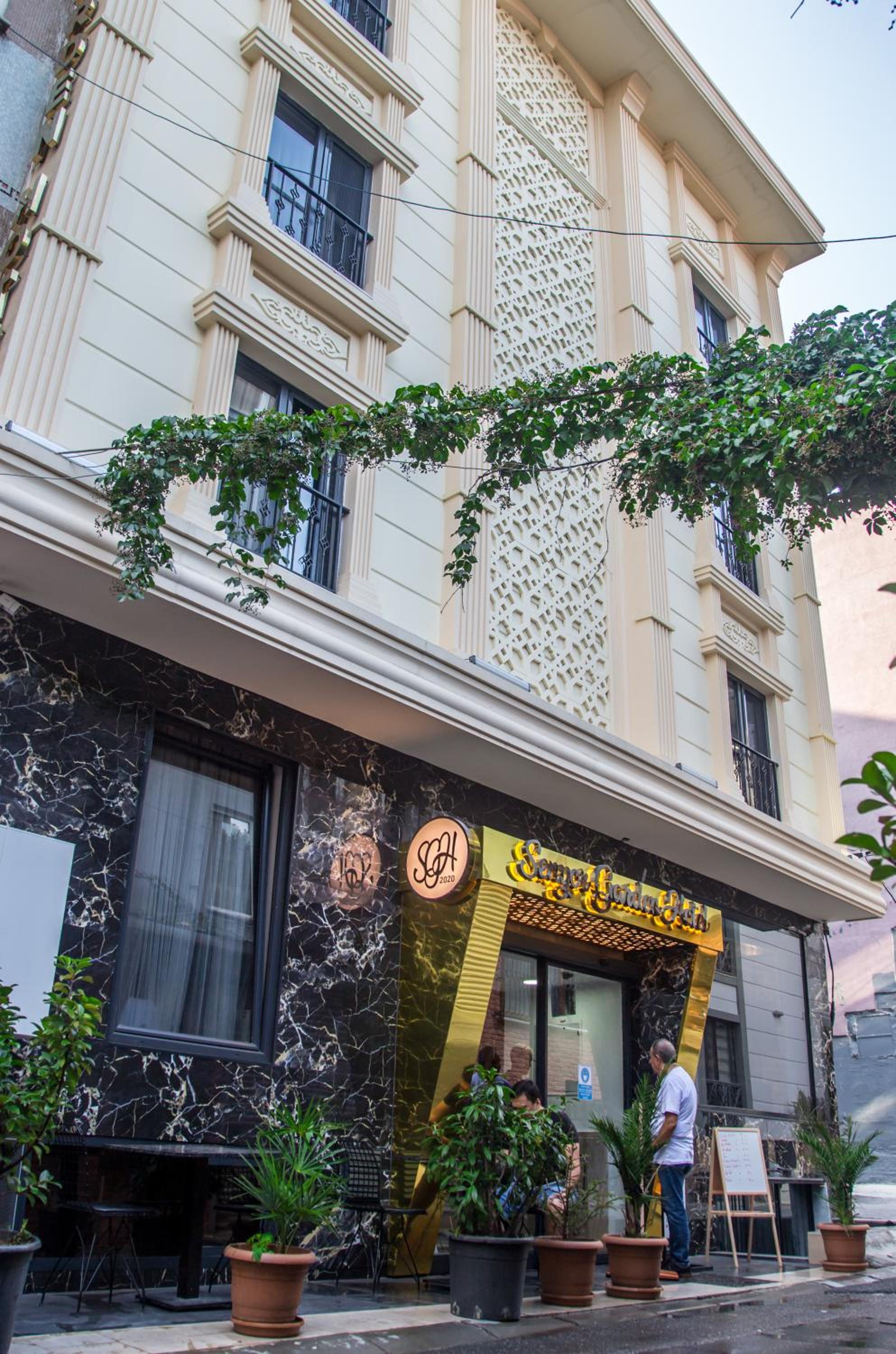 SENYOR GARDEN HOTEL - Image 75